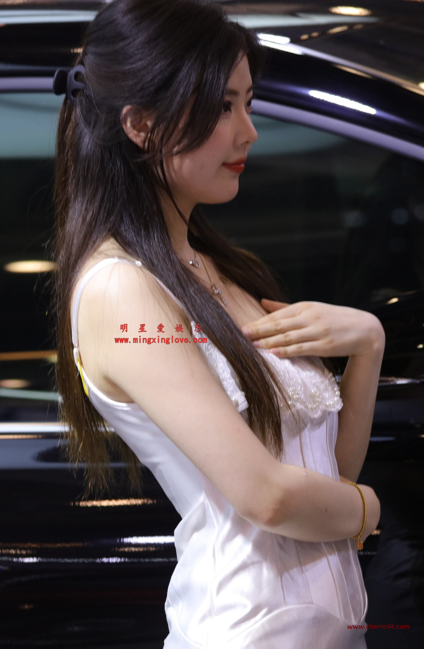 网红车模春晓车展拍摄花絮照片,性感吊带短裙美腿、光脚特写,高清8K分辨率原图无修生图下载 网红车模春晓车展拍摄花絮照片,性感吊带短裙美腿、光脚特写,高清8K分辨率原图无修生图下载