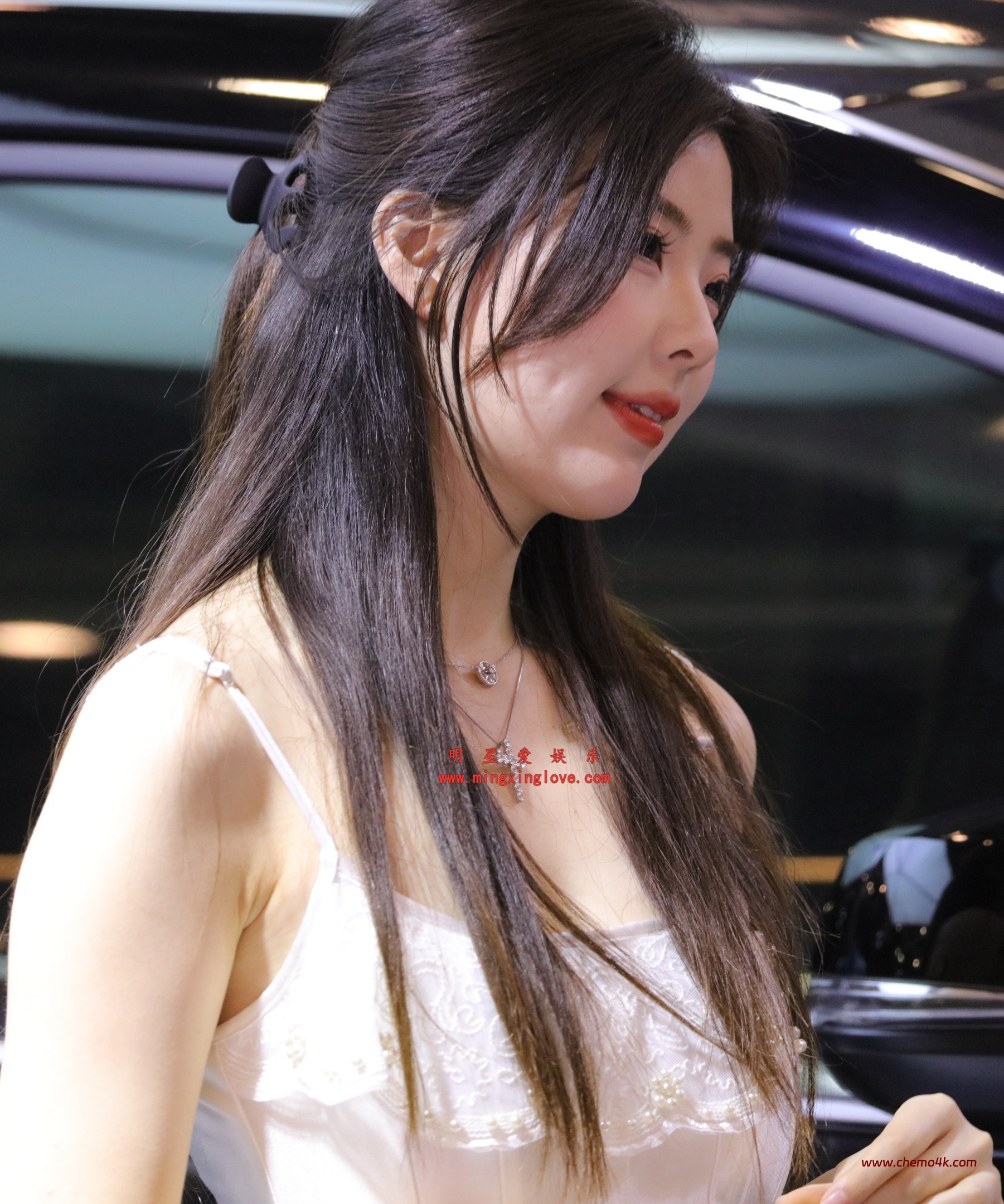 网红车模春晓车展拍摄花絮照片,性感吊带短裙美腿、光脚特写,高清8K分辨率原图无修生图下载 网红车模春晓车展拍摄花絮照片,性感吊带短裙美腿、光脚特写,高清8K分辨率原图无修生图下载