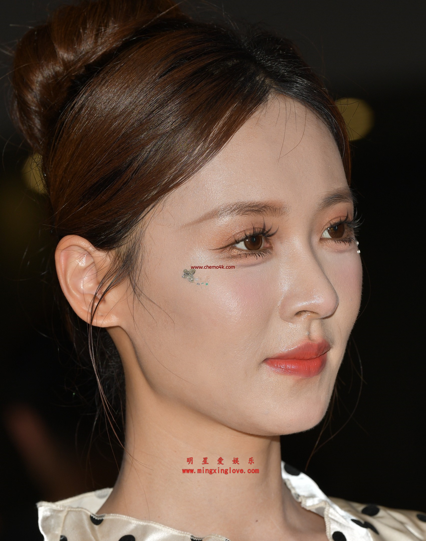 百万粉丝网红车模小龙鼠外拍写真花絮照片,性感包臀超短裙、肉丝美腿,放大可看清肌肤纹理,高清8K分辨率原图无修生图下载 百万粉丝网红车模小龙鼠外拍写真花絮照片,性感包臀超短裙、肉丝美腿,放大可看清肌肤纹理,高清8K分辨率原图无修生图下载