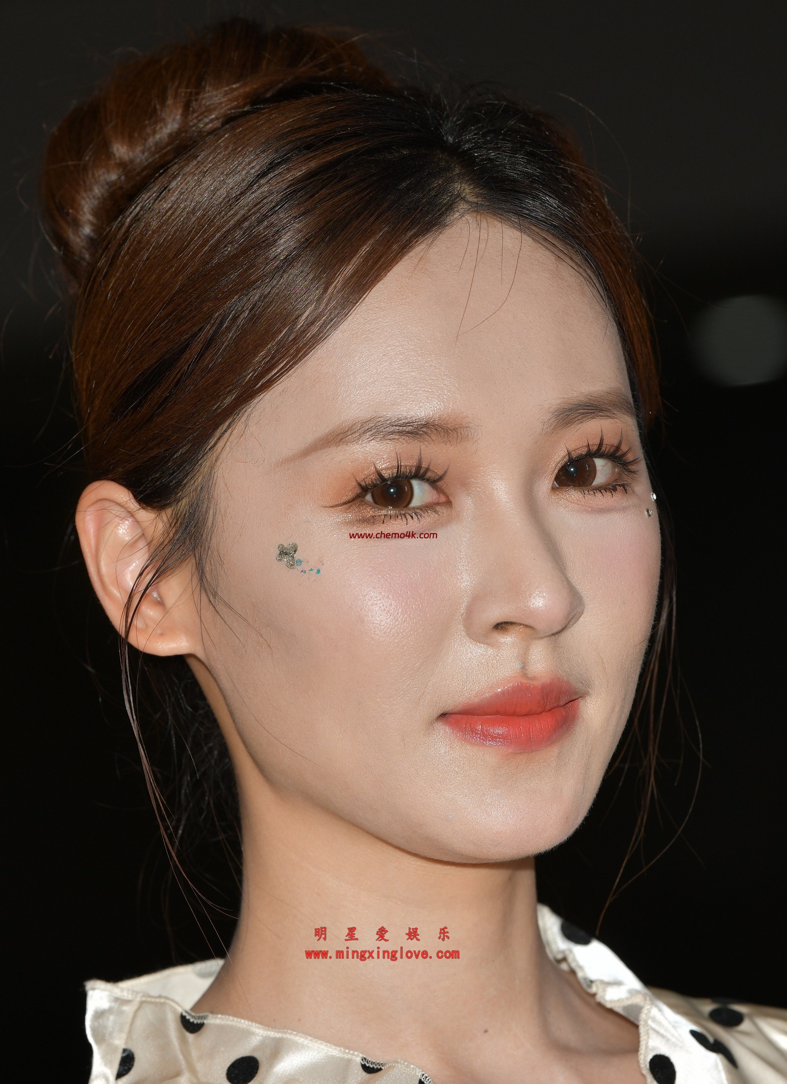 百万粉丝网红车模小龙鼠外拍写真花絮照片,性感包臀超短裙、肉丝美腿,放大可看清肌肤纹理,高清8K分辨率原图无修生图下载 百万粉丝网红车模小龙鼠外拍写真花絮照片,性感包臀超短裙、肉丝美腿,放大可看清肌肤纹理,高清8K分辨率原图无修生图下载