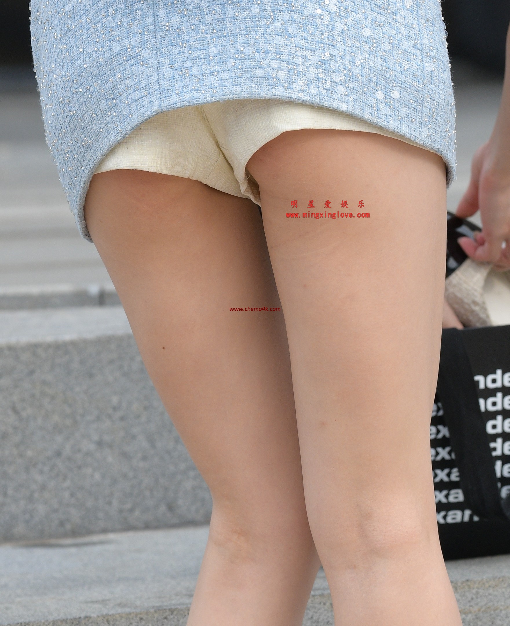 百万粉丝网红车模板板酱深圳时装周外拍花絮照片,性感吊带露胸(乳贴)超短裙、美腿光脚,放大可看清肌肤纹理,高清8K分辨率原图无修生图下载 百万粉丝网红车模板板酱深圳时装周外拍花絮照片,性感吊带露胸(乳贴)超短裙、美腿光脚,放大可看清肌肤纹理,高清8K分辨率原图无修生图下载