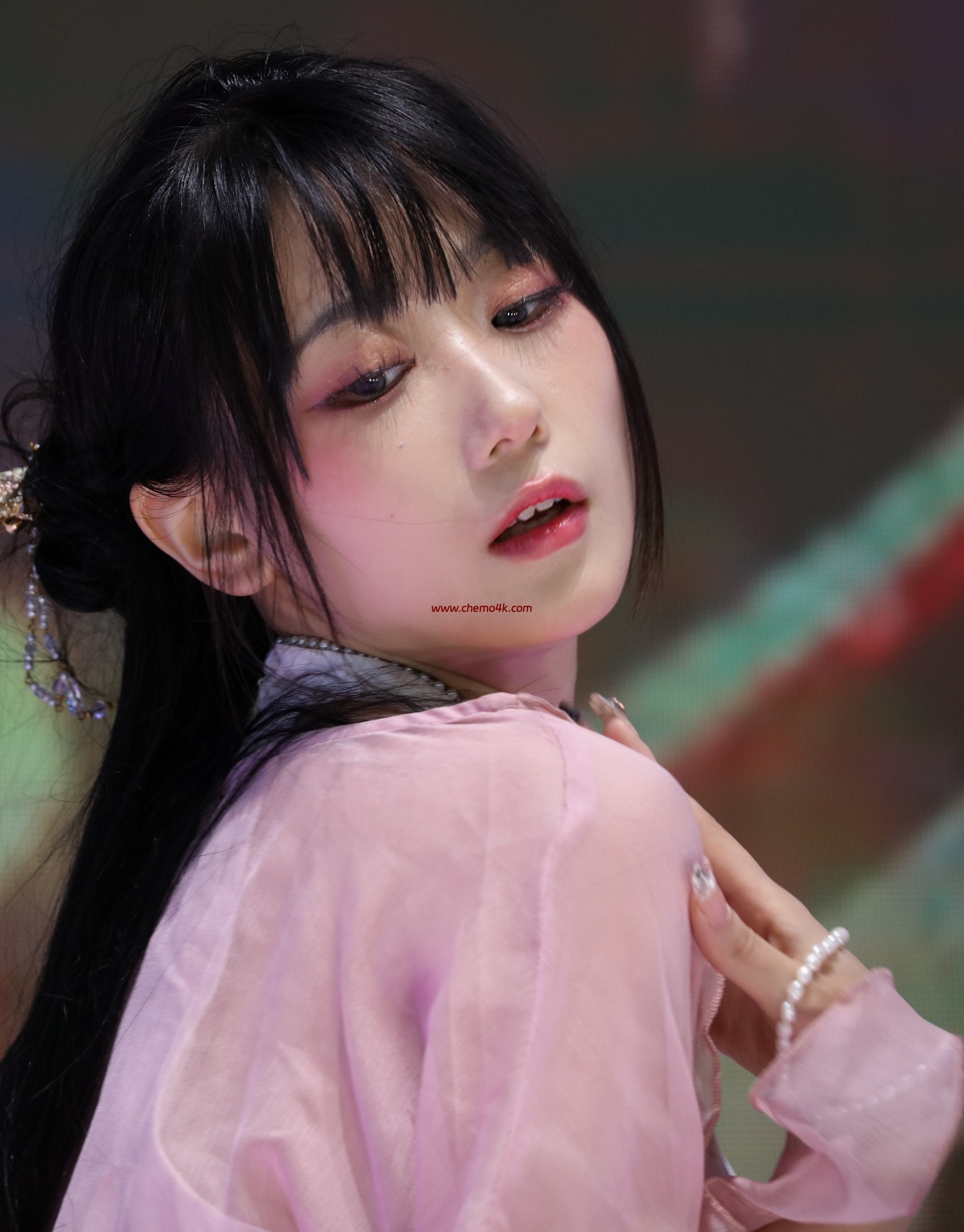 百万粉丝网红波喵上海BiliBili World二次元漫展现场拍热舞摄花絮照片,性感开叉裙、美腿光脚,高清8K分辨率原图无修生图下载 百万粉丝网红波喵上海BiliBili World二次元漫展现场拍热舞摄花絮照片,性感开叉裙、美腿光脚,高清8K分辨率原图无修生图下载