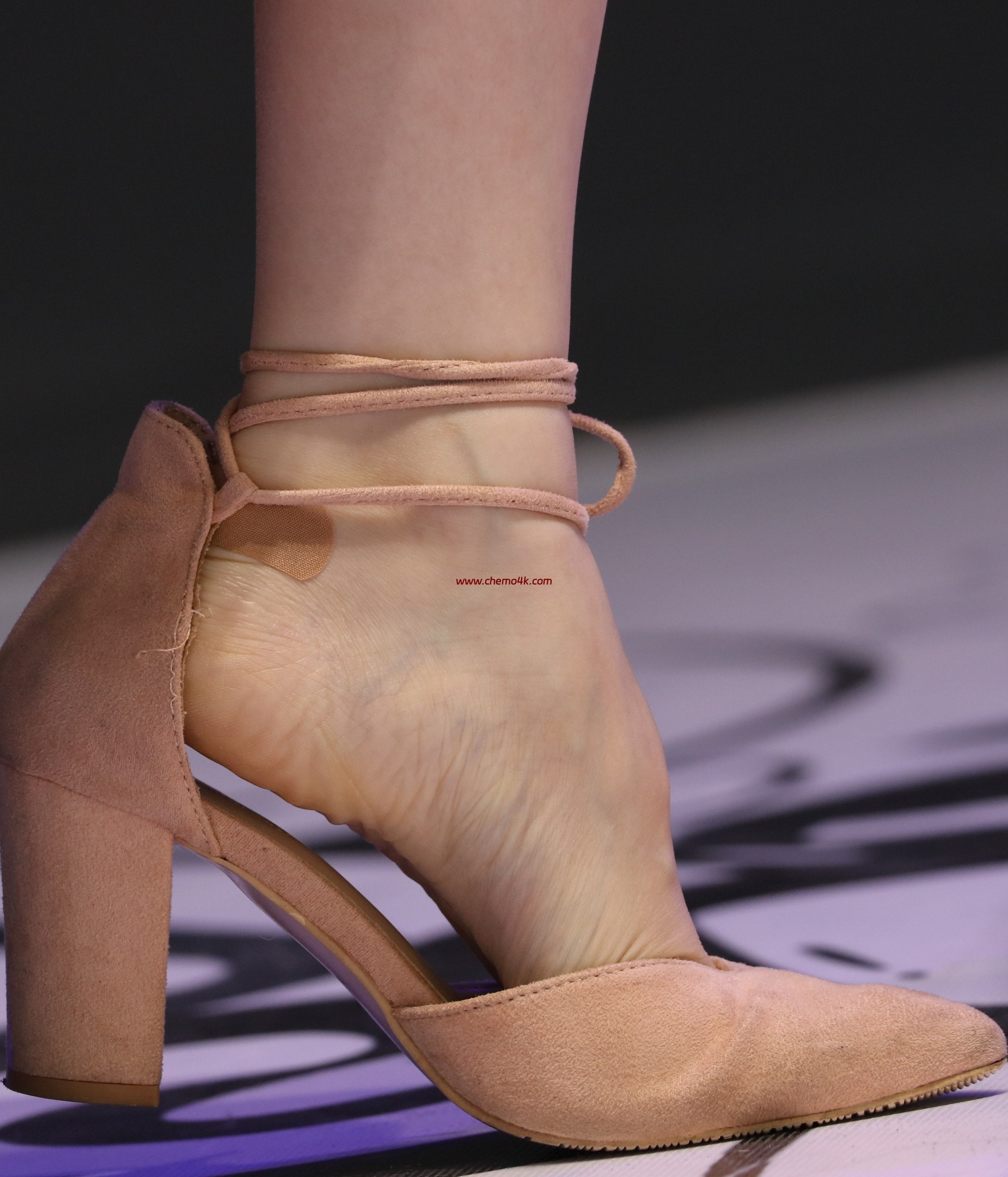 百万粉丝网红波喵上海BiliBili World二次元漫展现场拍热舞摄花絮照片,性感开叉裙、美腿光脚,高清8K分辨率原图无修生图下载 百万粉丝网红波喵上海BiliBili World二次元漫展现场拍热舞摄花絮照片,性感开叉裙、美腿光脚,高清8K分辨率原图无修生图下载