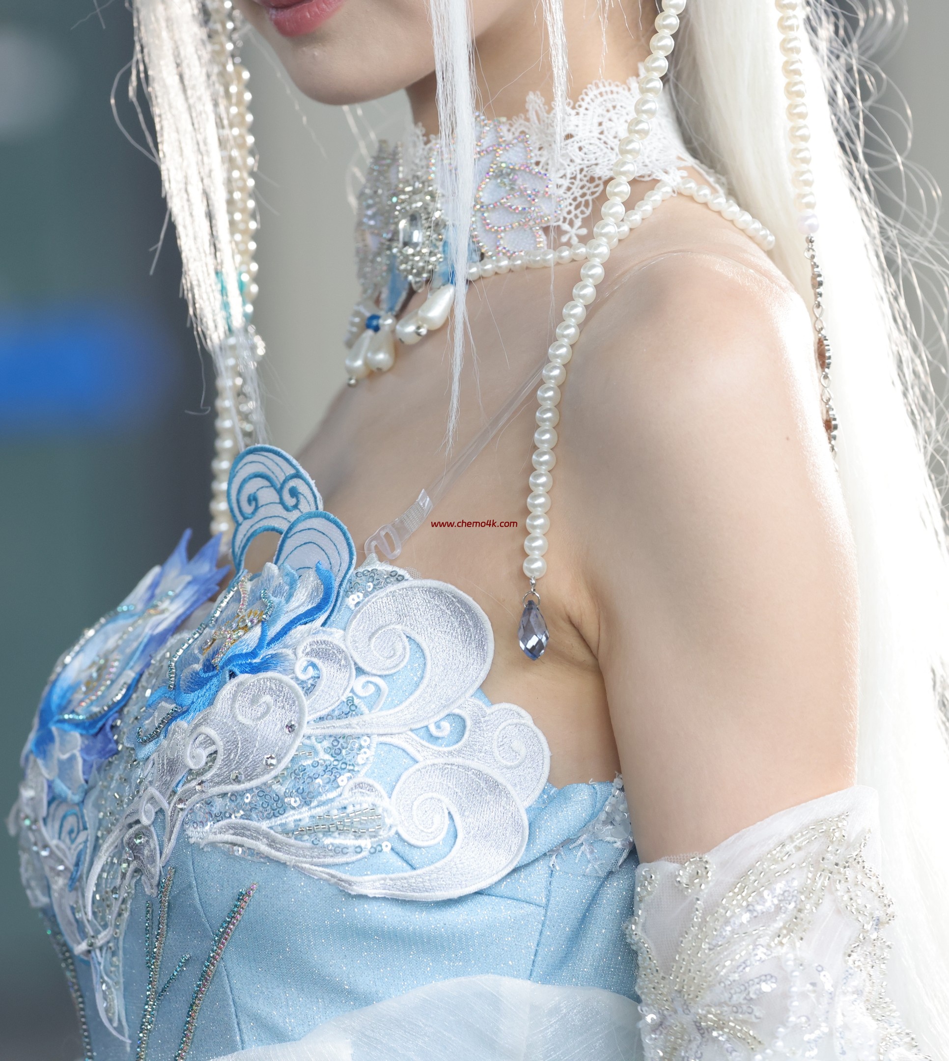 百万粉丝网红琳园长上海BiliBili World二次元漫展现场拍摄花絮照片,性感吊带抹胸裙、美腿光脚,放大可看清肌肤纹理,高清8K分辨率原图无修生图下载 百万粉丝网红琳园长上海BiliBili World二次元漫展现场拍摄花絮照片,性感吊带抹胸裙、美腿光脚,放大可看清肌肤纹理,高清8K分辨率原图无修生图下载