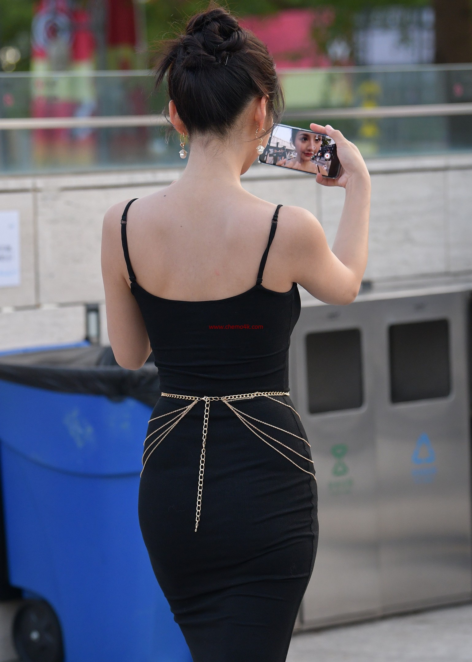 百万粉丝网红高文君街拍花絮照片,性感吊带抹胸裙,放大可看清肌肤纹理,高清8K分辨率原图无修生图下载 百万粉丝网红高文君街拍花絮照片,性感吊带抹胸裙,放大可看清肌肤纹理,高清8K分辨率原图无修生图下载