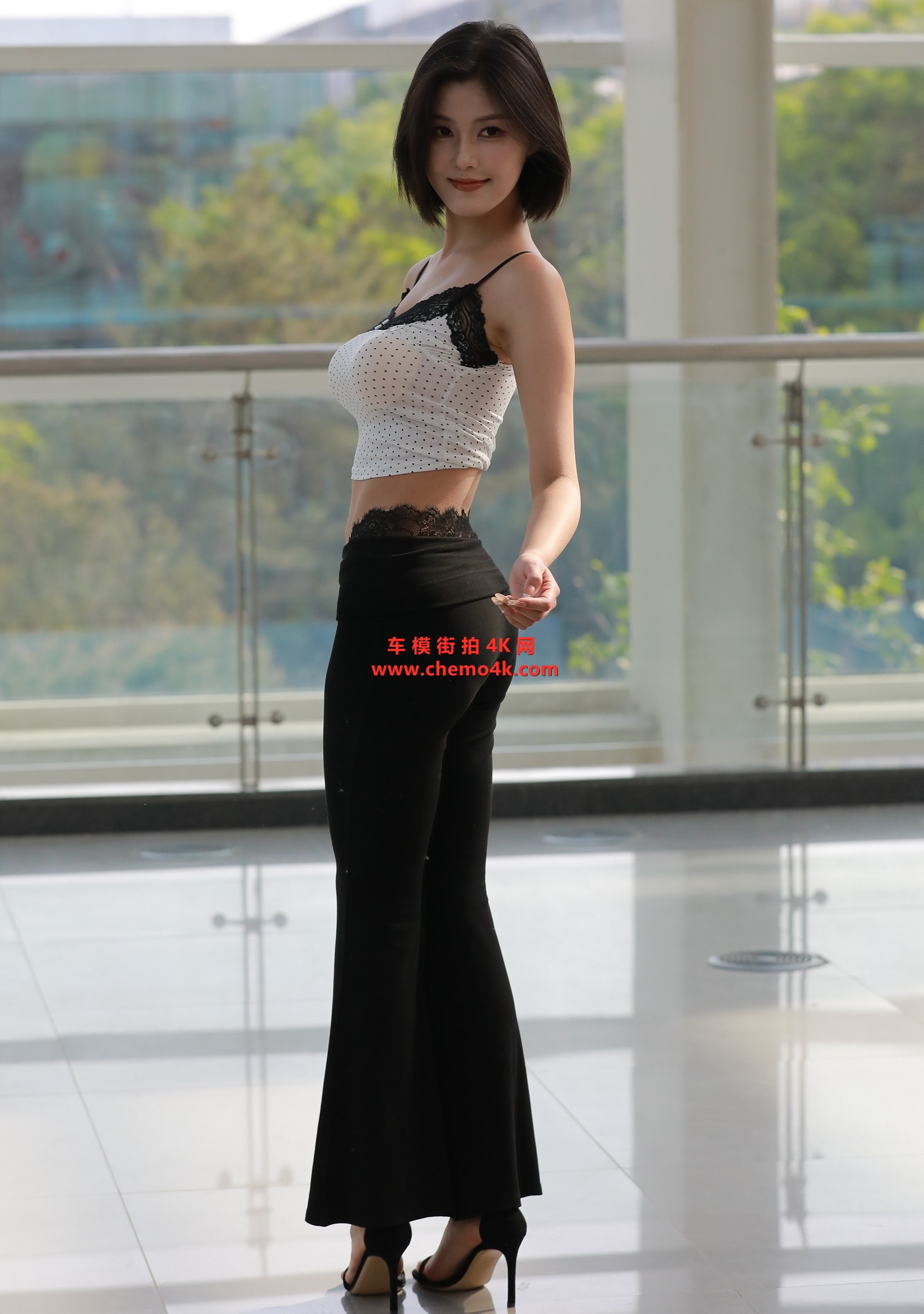 百万粉丝网红车模程儿外拍写真花絮照片,性感吊带爆乳、露背,紧身光脚,高清4K分辨率原图无修生图下载 百万粉丝网红车模程儿外拍写真花絮照片,性感吊带爆乳、露背,紧身光脚,高清4K分辨率原图无修生图下载