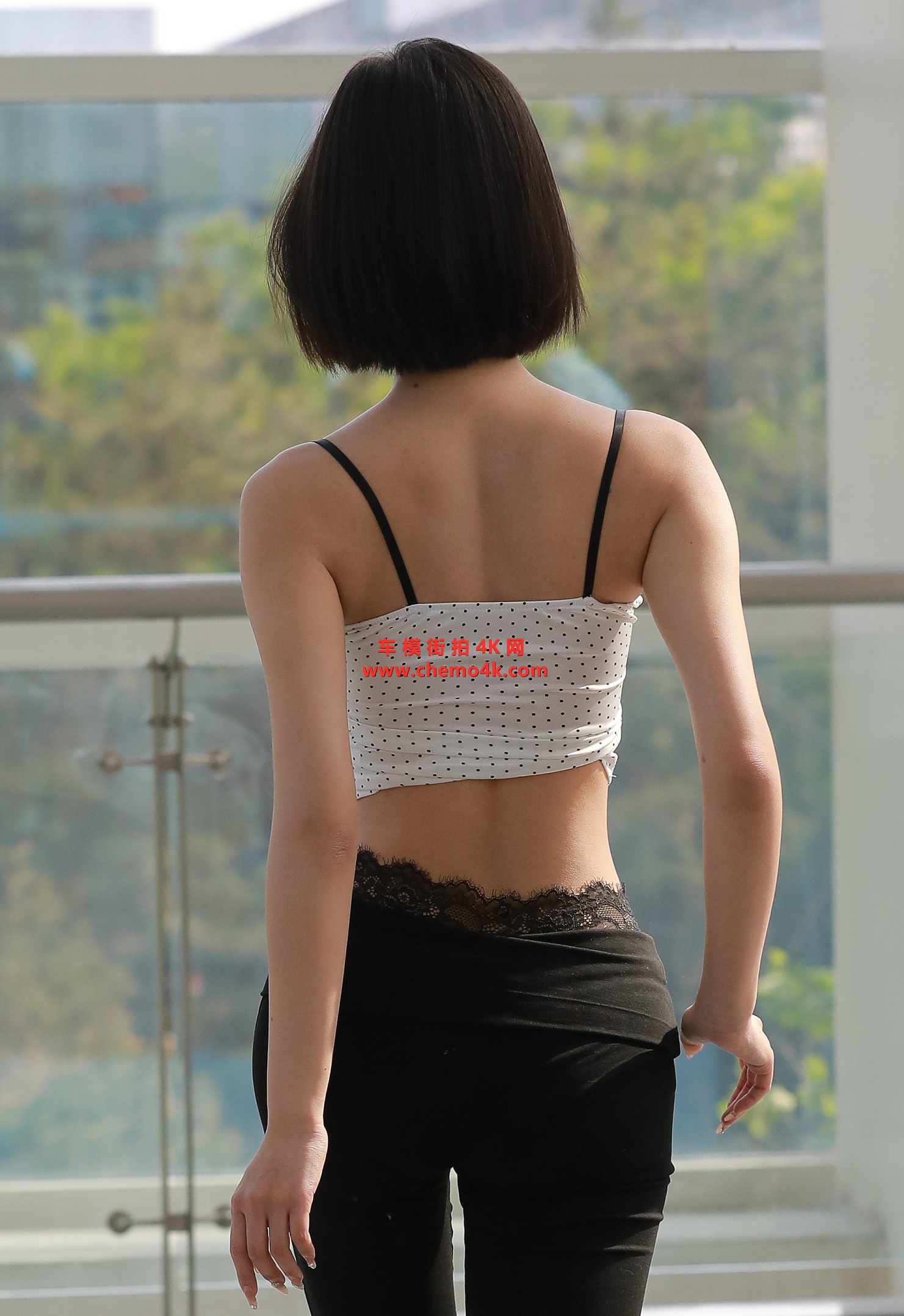 百万粉丝网红车模程儿外拍写真花絮照片,性感吊带爆乳、露背,紧身光脚,高清4K分辨率原图无修生图下载 百万粉丝网红车模程儿外拍写真花絮照片,性感吊带爆乳、露背,紧身光脚,高清4K分辨率原图无修生图下载