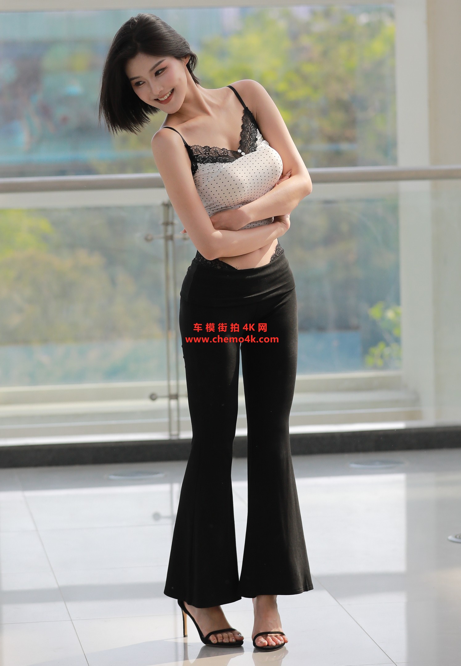 百万粉丝网红车模程儿外拍写真花絮照片,性感吊带爆乳、露背,紧身光脚,高清4K分辨率原图无修生图下载 百万粉丝网红车模程儿外拍写真花絮照片,性感吊带爆乳、露背,紧身光脚,高清4K分辨率原图无修生图下载