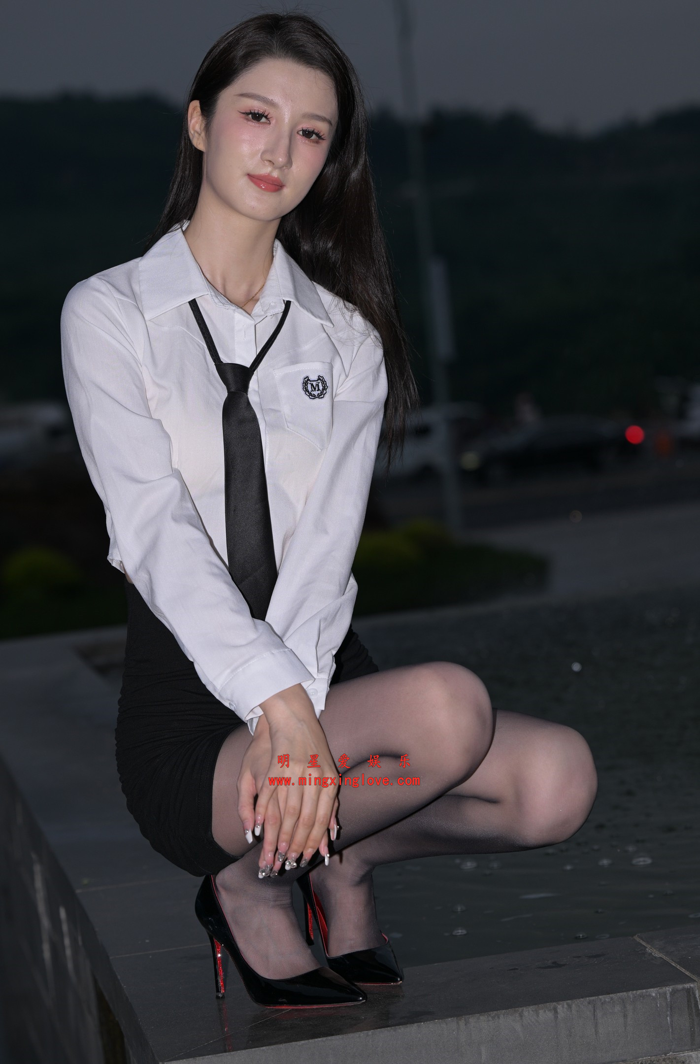 抖音百万粉丝网红世界小姐冠军陈宝月外拍花絮照片，性感透视、短裙黑丝美腿，放大可看清肌肤纹理，高清8K分辨率原图无修生图下载