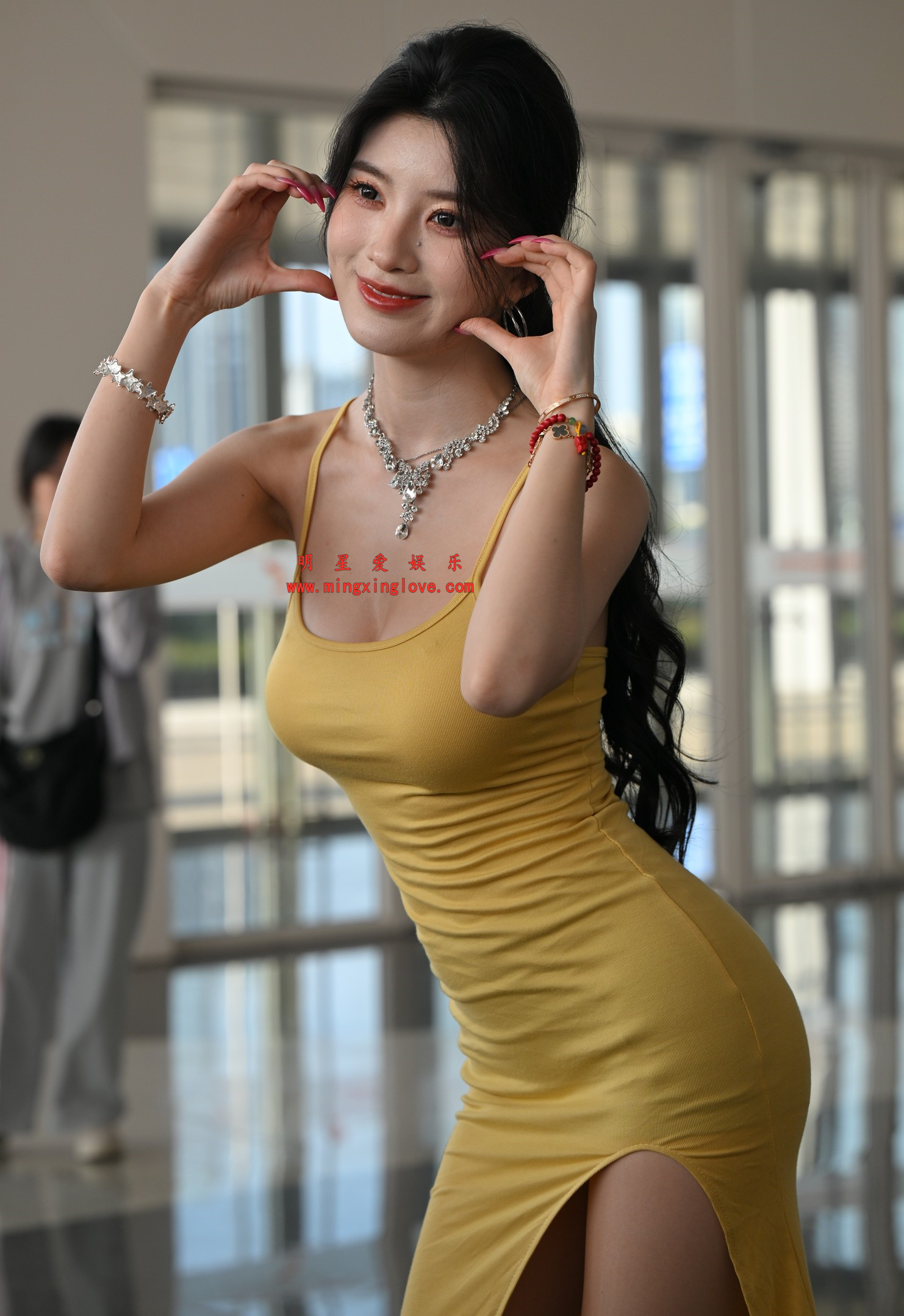 2026010901543974 抖音百万粉丝网红车模BB酱外拍写真拍摄花絮照片,大尺度爆乳露胸肉丝、光脚特写,放到可看清肌肤纹理,高清8K分辨率原图无修生图下载