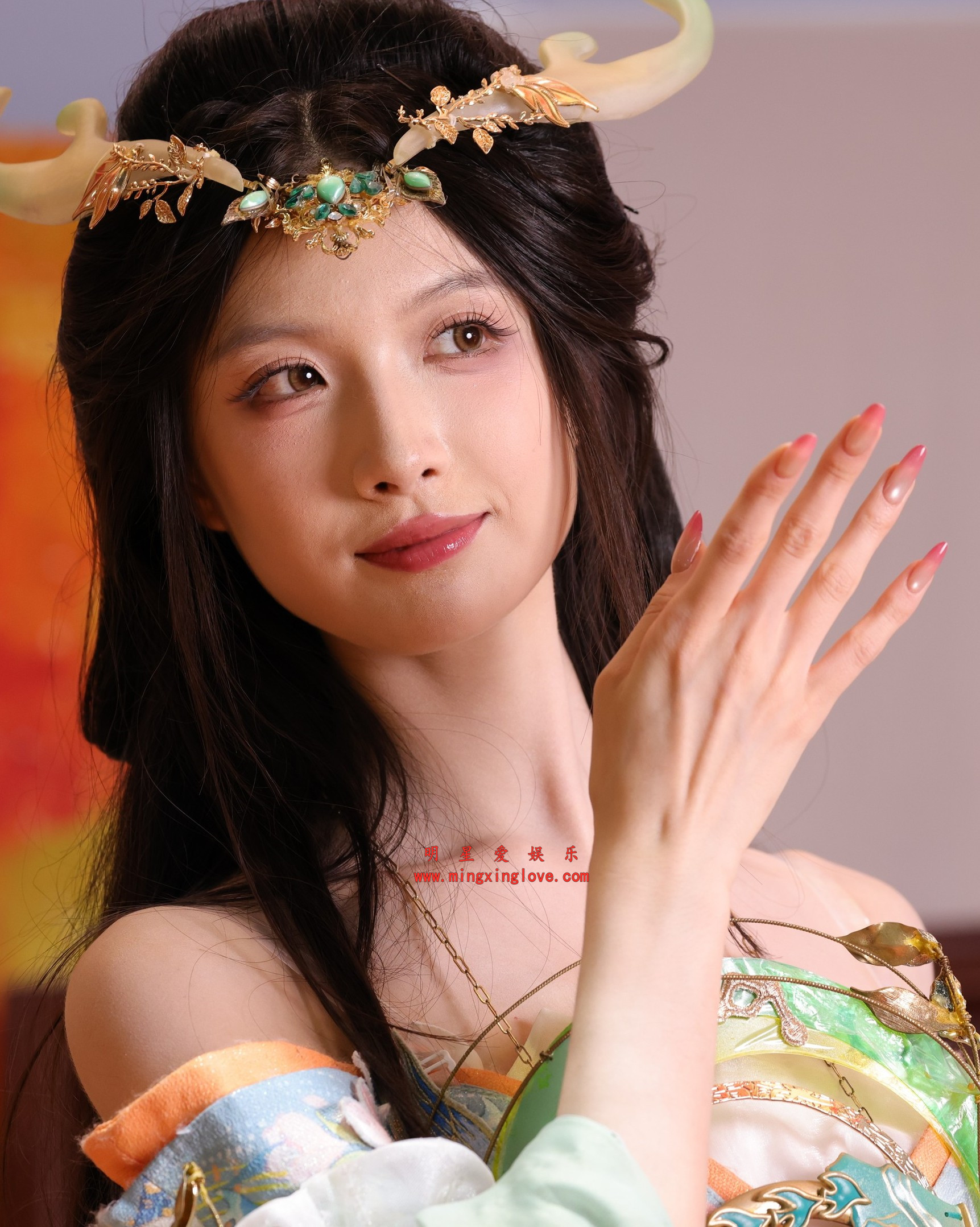 2026013104060325 百万粉丝网红琳园长上海ChinaJoy展会逆水寒cosplay拍摄花絮照片,性感抹胸开叉裙,美腿,光脚特写,放大可看清肌肤纹理,高清8K分辨率原图无修生图下载