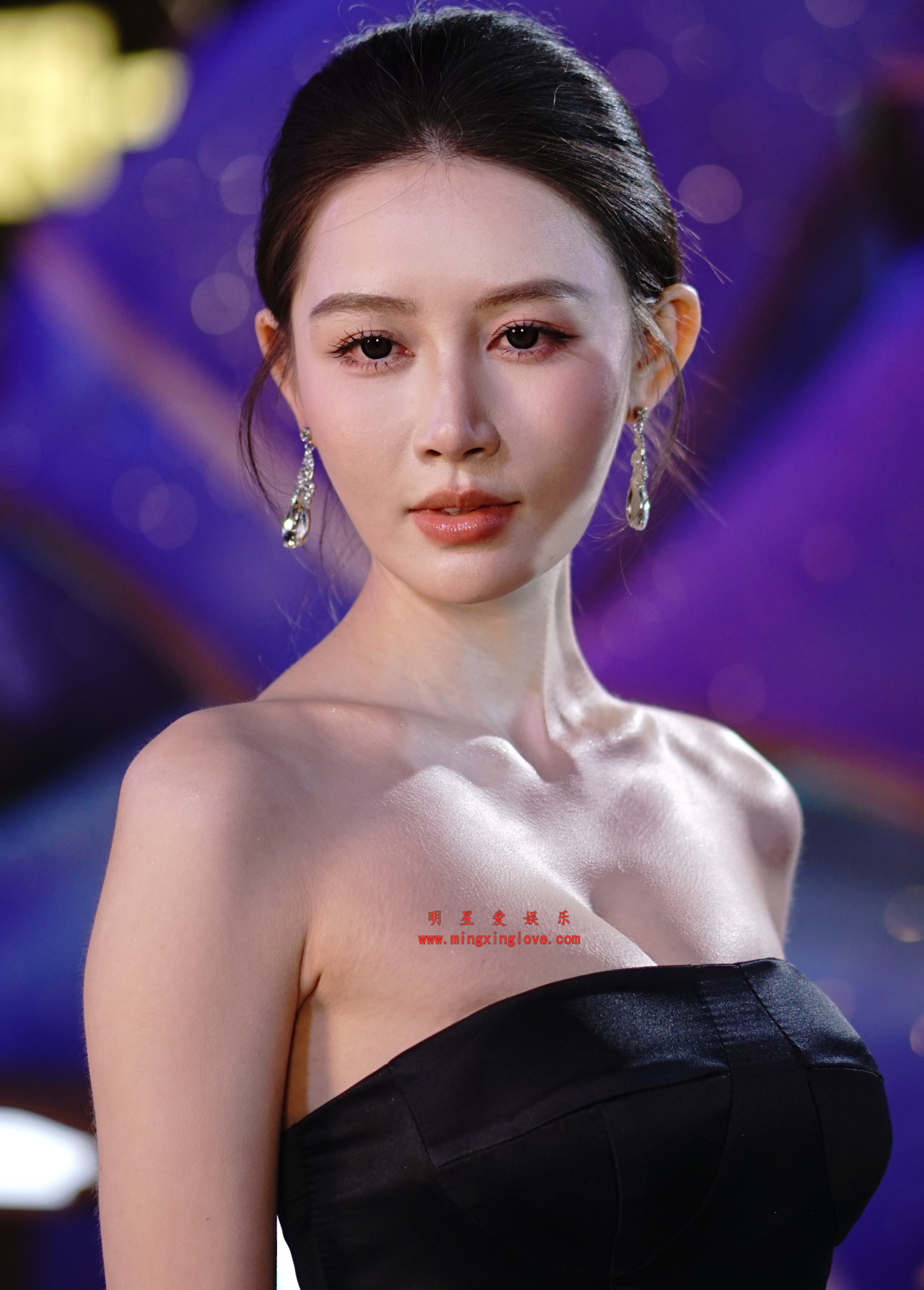 2026021102451688 百万粉丝网红车模敏敏广州天德广场亮灯仪式现场拍摄花絮照片,大尺度爆乳露胸露背,放大可看清肌肤纹理,高清4K分辨率原图无修生图下载