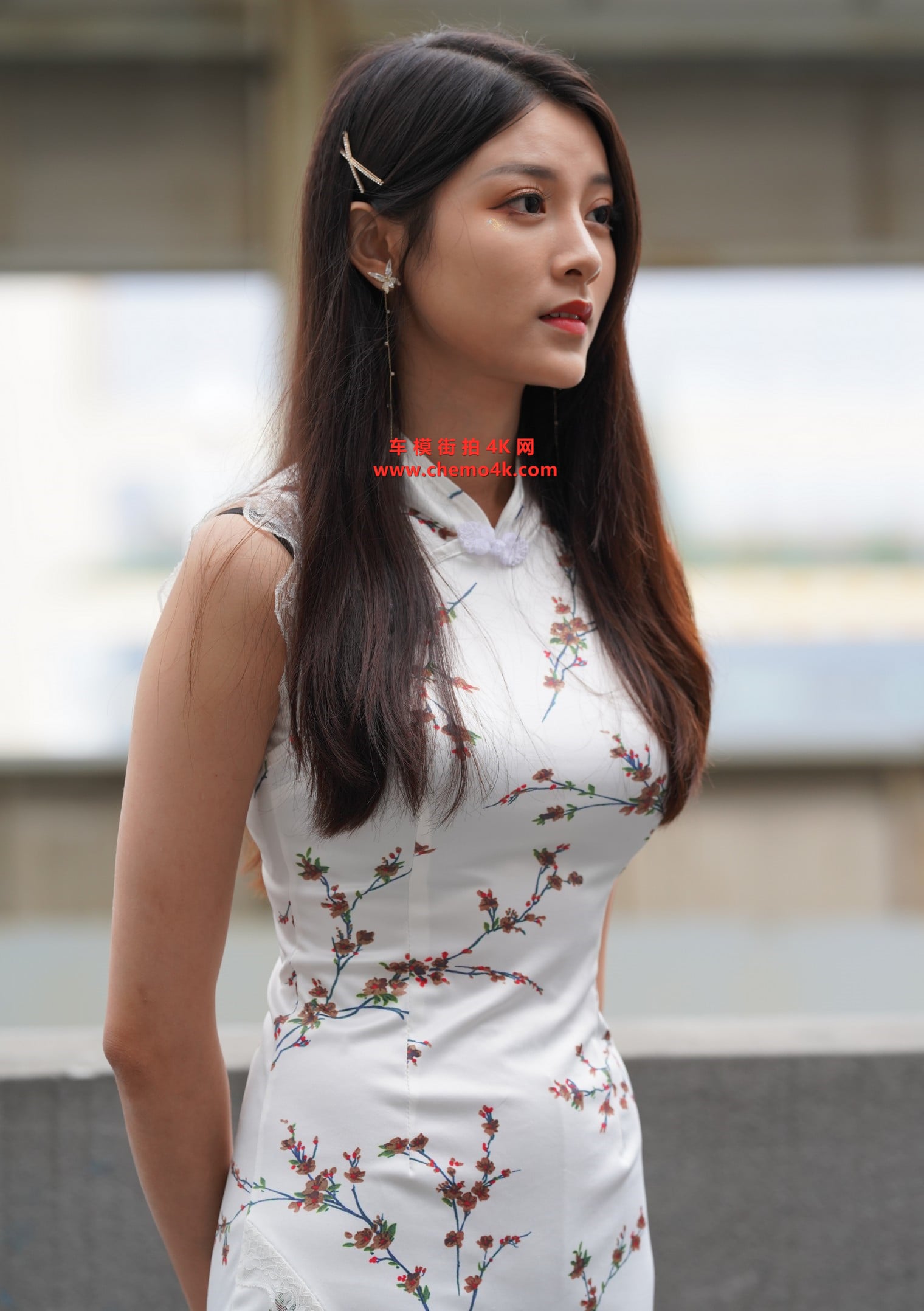 百万粉丝网红车模叶子大人外拍写真拍摄花絮照片,性感开叉旗袍、美腿肉丝袜,放大可看清肌肤纹理,高清8K分辨率原图无修生图下载 百万粉丝网红车模叶子大人外拍写真拍摄花絮照片,性感开叉旗袍、美腿肉丝袜,放大可看清肌肤纹理,高清8K分辨率原图无修生图下载