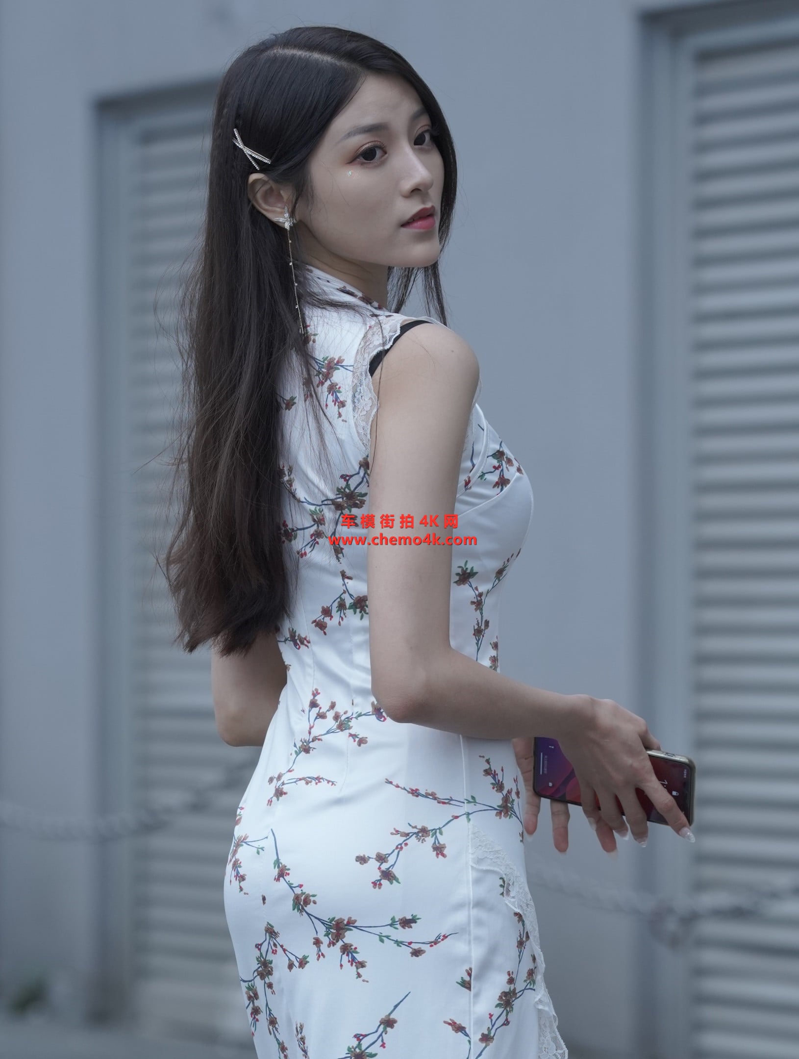 百万粉丝网红车模叶子大人外拍写真拍摄花絮照片,性感开叉旗袍、美腿肉丝袜,放大可看清肌肤纹理,高清8K分辨率原图无修生图下载 百万粉丝网红车模叶子大人外拍写真拍摄花絮照片,性感开叉旗袍、美腿肉丝袜,放大可看清肌肤纹理,高清8K分辨率原图无修生图下载