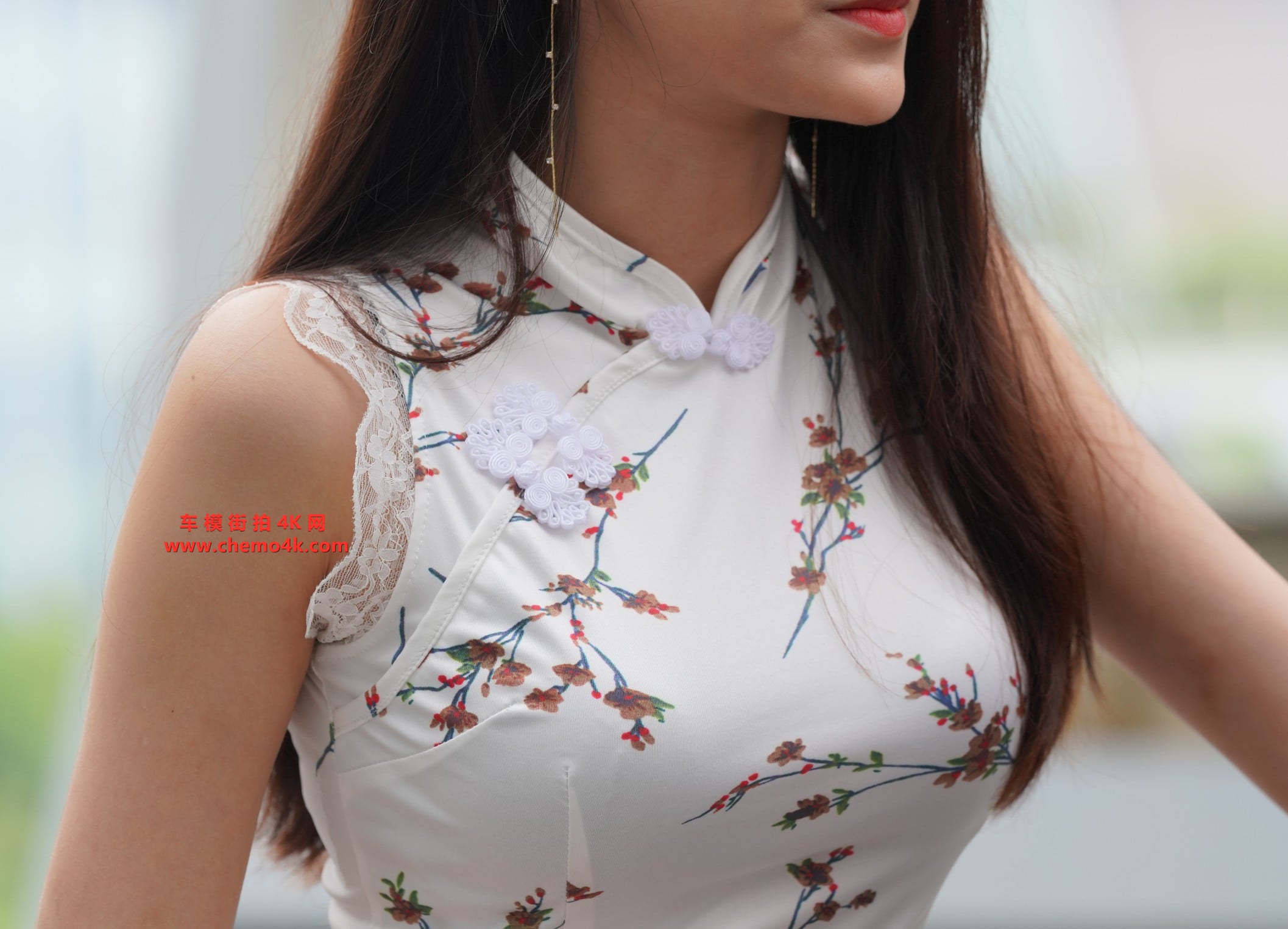 百万粉丝网红车模叶子大人外拍写真拍摄花絮照片,性感开叉旗袍、美腿肉丝袜,放大可看清肌肤纹理,高清8K分辨率原图无修生图下载 百万粉丝网红车模叶子大人外拍写真拍摄花絮照片,性感开叉旗袍、美腿肉丝袜,放大可看清肌肤纹理,高清8K分辨率原图无修生图下载