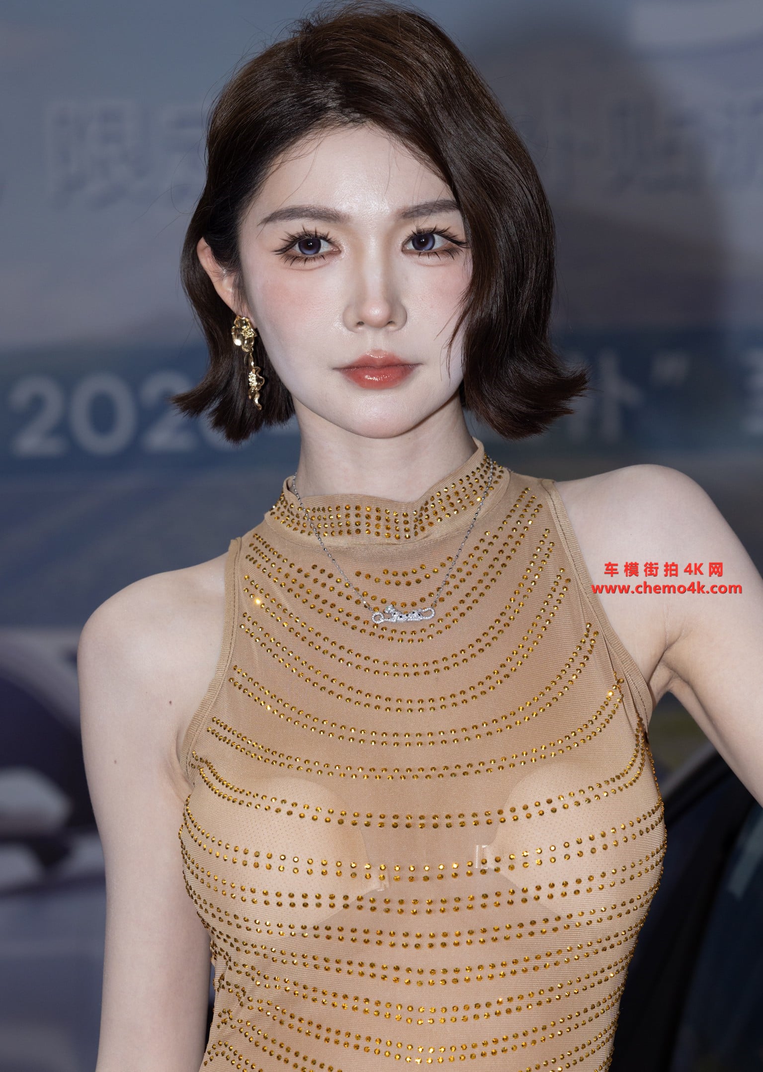 百万粉丝车模环球华裔小姐梦希kimi车展拍摄花絮照片,性感透视露背紧身裙,放大可看清肌肤纹理,高清8K分辨率原图无修生图下载 百万粉丝车模环球华裔小姐梦希kimi车展拍摄花絮照片,性感透视露背紧身裙,放大可看清肌肤纹理,高清8K分辨率原图无修生图下载
