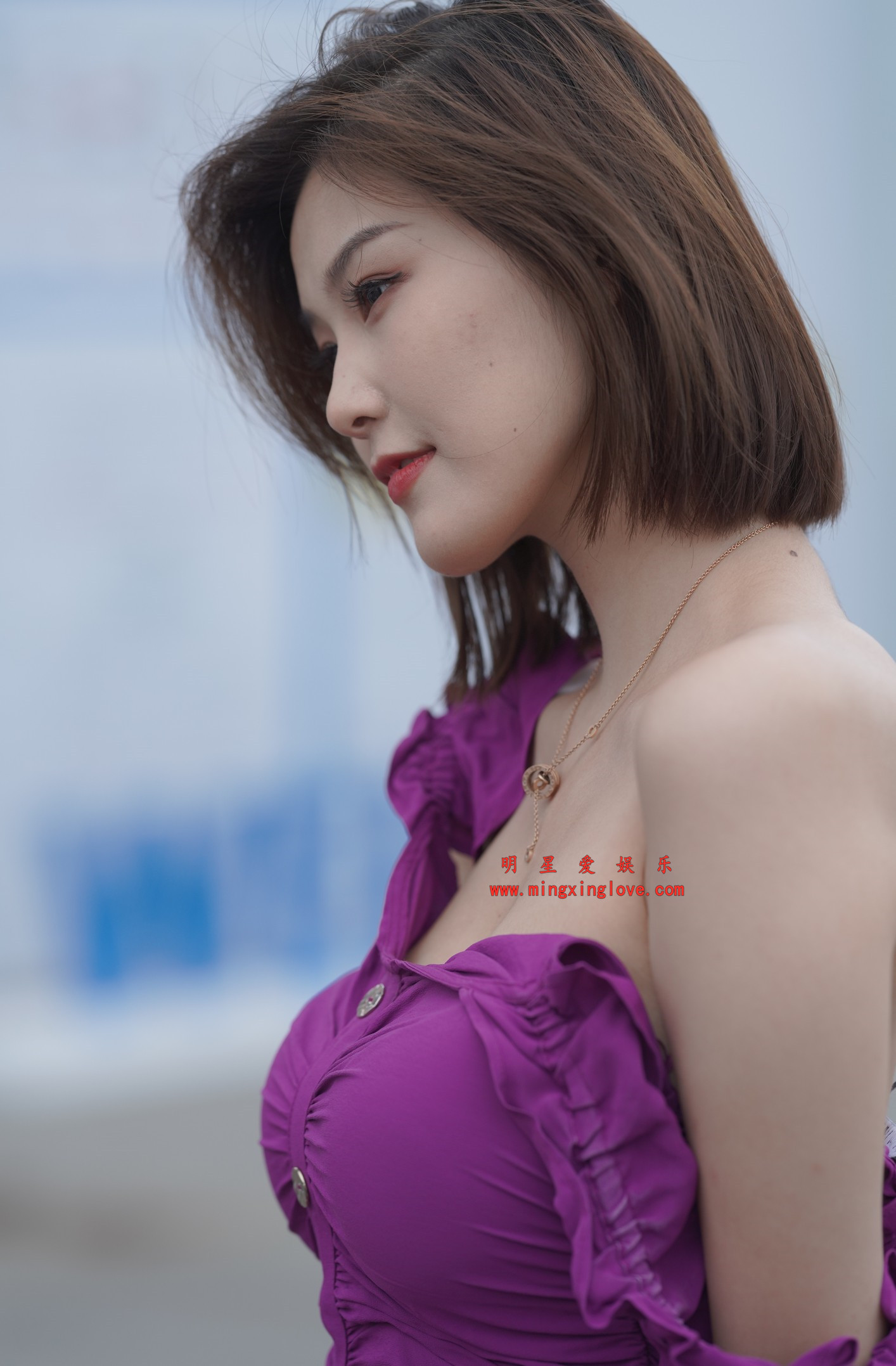 百万粉丝网红车模程儿街拍花絮照片,性感露胸露背短裙、美腿光脚,放大可看清肌肤纹理,高清8K分辨率原图无修生图下载 百万粉丝网红车模程儿街拍花絮照片,性感露胸露背短裙、美腿光脚,放大可看清肌肤纹理,高清8K分辨率原图无修生图下载