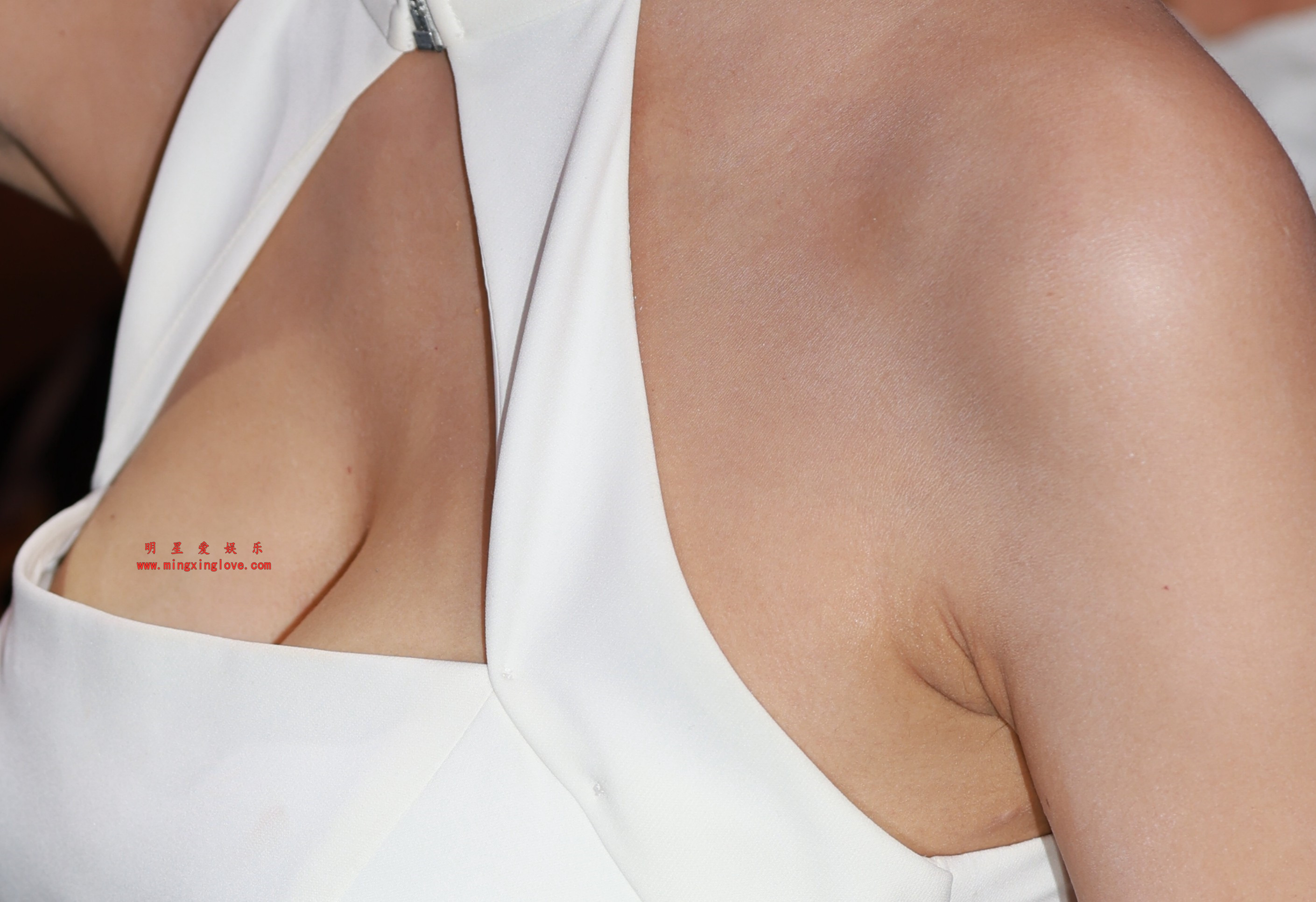 百万粉丝网红车模程儿广州国际车展展台+走秀花絮照片,性感露背短裙美腿、爆乳露胸,放大可看清肌肤纹理,高清8K分辨率原图无修生图下载 百万粉丝网红车模程儿广州国际车展展台+走秀花絮照片,性感露背短裙美腿、爆乳露胸,放大可看清肌肤纹理,高清8K分辨率原图无修生图下载