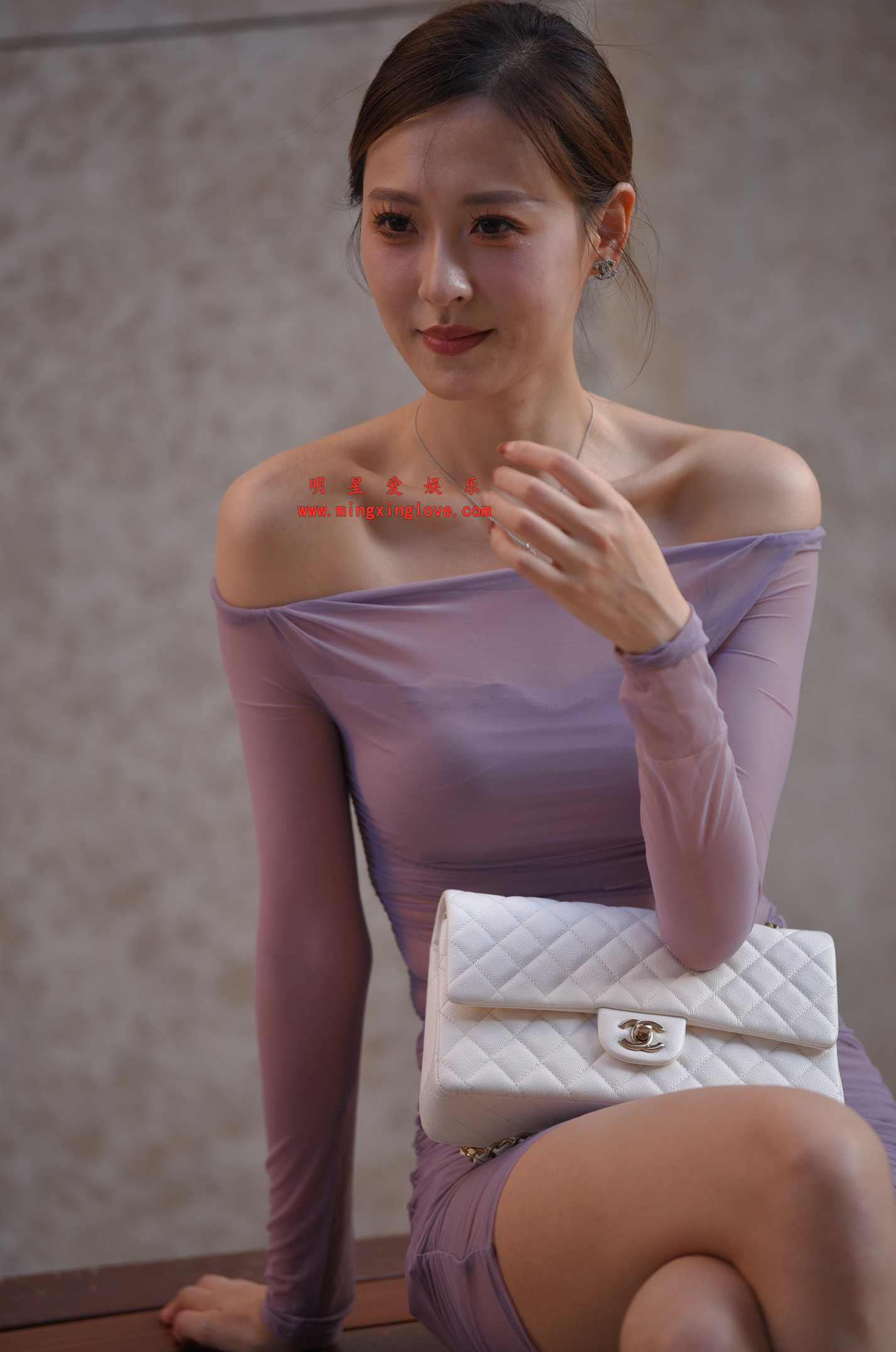 百万粉丝网红车模小龙鼠街拍花絮照片,大尺度透视抹胸超短裙、美腿光脚,放大可看清肌肤纹理,高清4K分辨率原图无修生图下载 百万粉丝网红车模小龙鼠街拍花絮照片,大尺度透视抹胸超短裙、美腿光脚,放大可看清肌肤纹理,高清4K分辨率原图无修生图下载