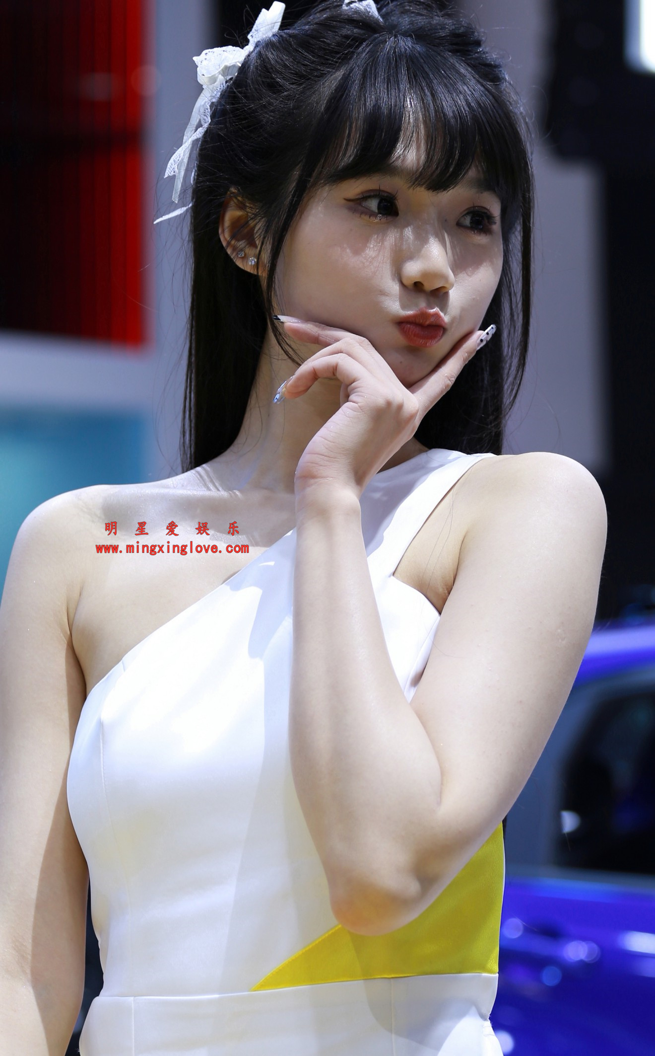 抖音百万粉丝网红抱起小熊就跑车展拍摄花絮照片,抹胸、短裙美腿等造型,放大可看清肌肤纹理,高清多分辨率无修生图下载 抖音百万粉丝网红抱起小熊就跑车展拍摄花絮照片,抹胸、短裙美腿等造型,放大可看清肌肤纹理,高清多分辨率无修生图下载