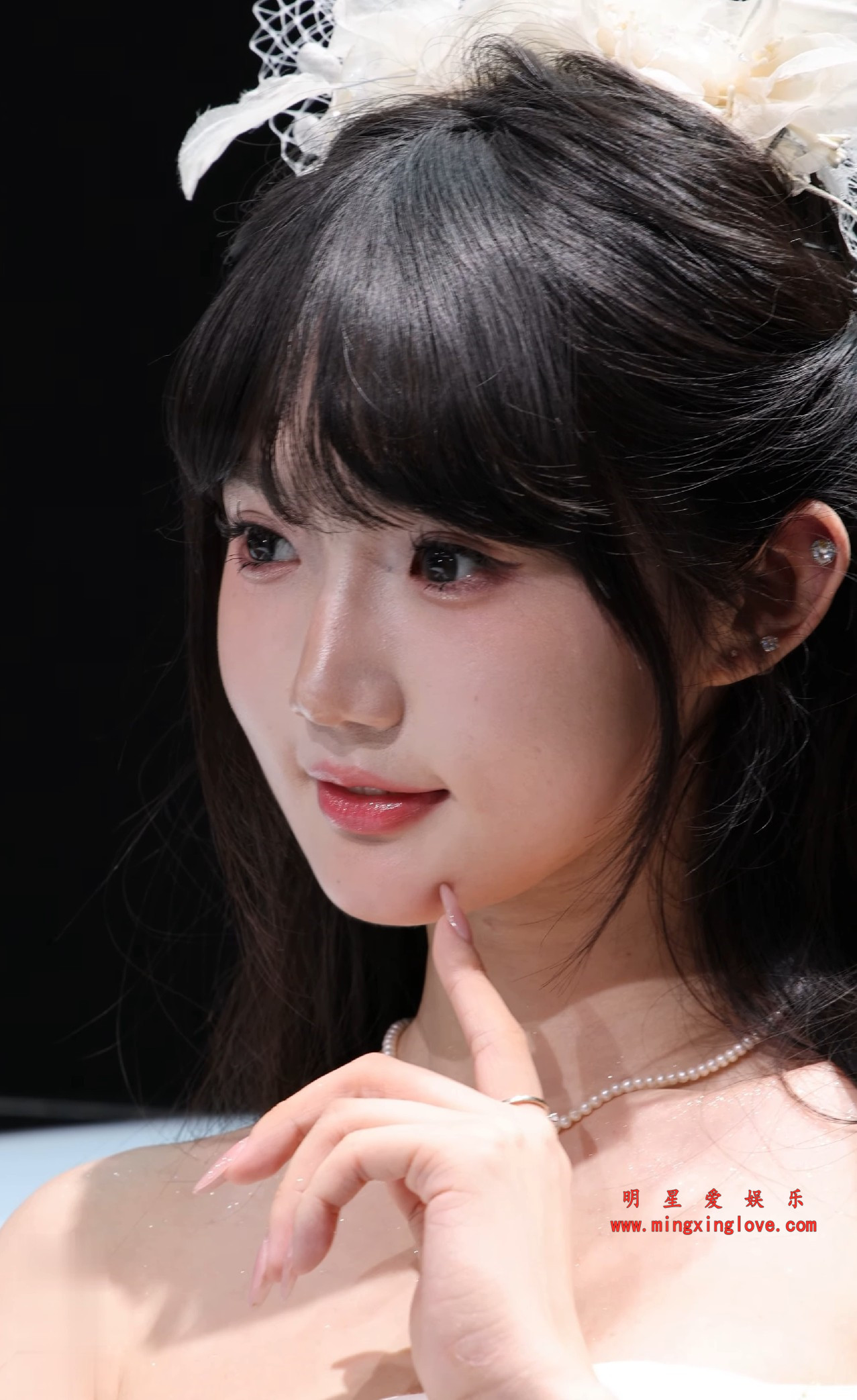 抖音百万粉丝网红抱起小熊就跑车展拍摄花絮视频,性感抹胸,近距离拍摄,高清4K60fps分辨率原视频下载 抖音百万粉丝网红抱起小熊就跑车展拍摄花絮视频,性感抹胸,近距离拍摄,高清4K60fps分辨率原视频下载