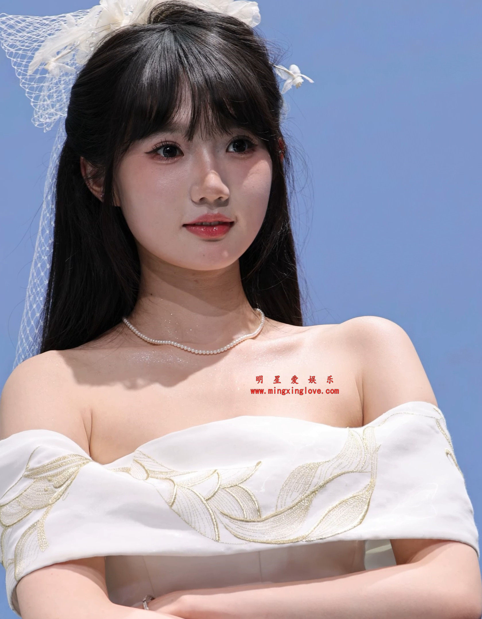 抖音百万粉丝网红抱起小熊就跑车展拍摄花絮视频,性感抹胸,近距离拍摄,高清4K60fps分辨率原视频下载 抖音百万粉丝网红抱起小熊就跑车展拍摄花絮视频,性感抹胸,近距离拍摄,高清4K60fps分辨率原视频下载