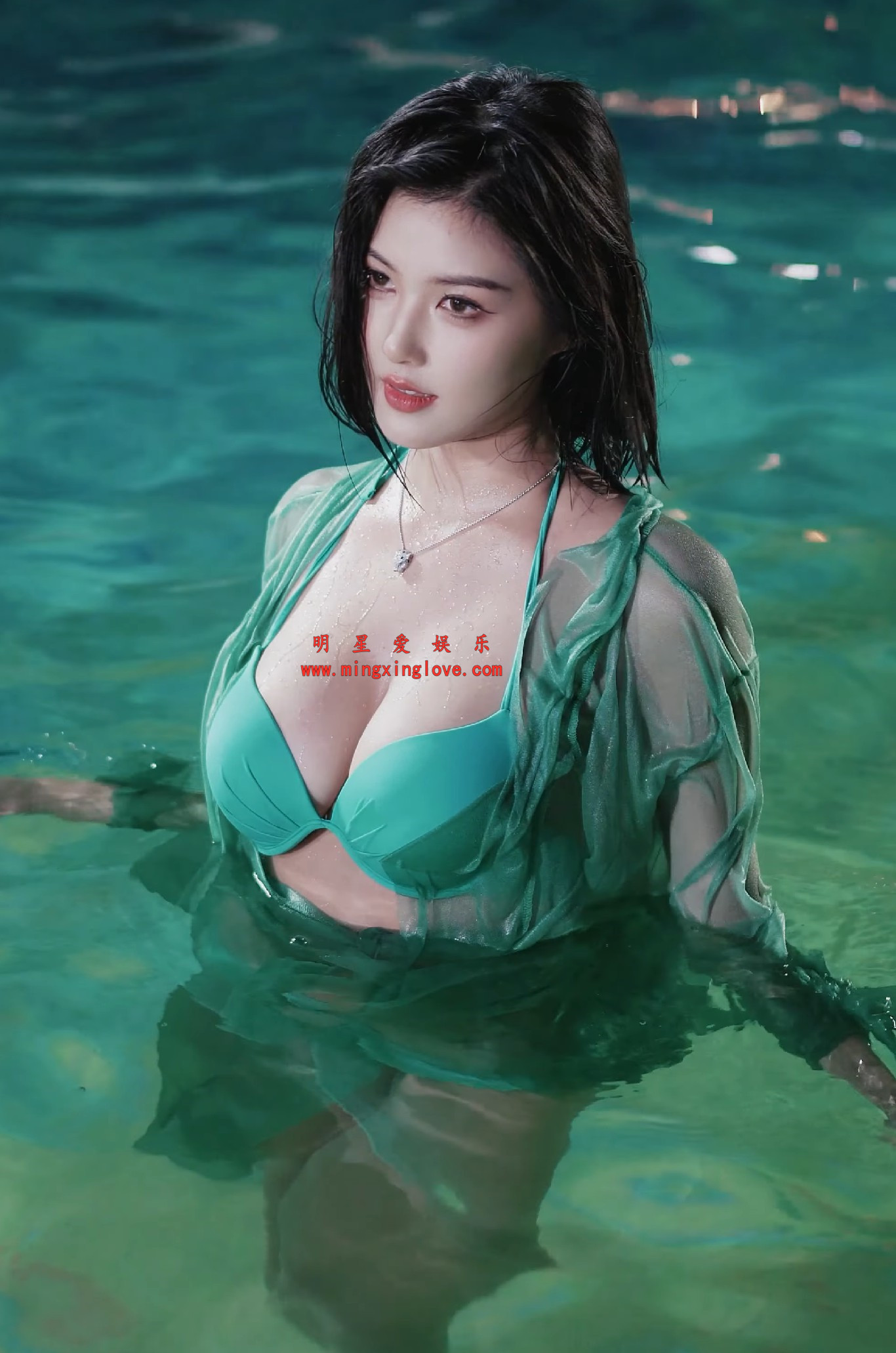 百万粉丝网红车模程儿泳池直拍视频，泳装特辑，碧波荡漾，大尺度爆乳泳装，高清4K60fps分辨率原视频下载