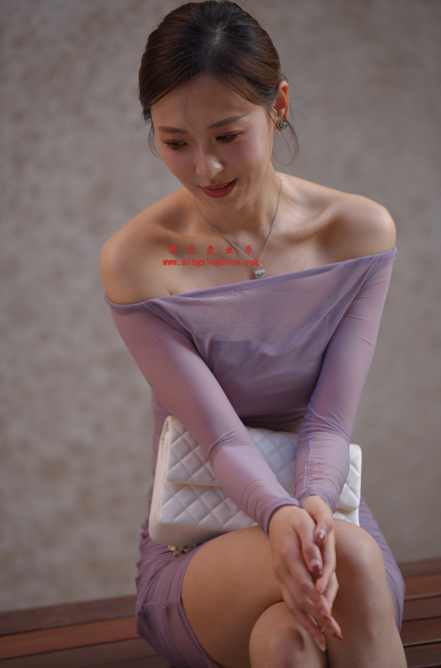 百万粉丝网红车模小龙鼠街拍花絮照片,大尺度透视抹胸超短裙、美腿光脚,放大可看清肌肤纹理,高清4K分辨率原图无修生图下载 百万粉丝网红车模小龙鼠街拍花絮照片,大尺度透视抹胸超短裙、美腿光脚,放大可看清肌肤纹理,高清4K分辨率原图无修生图下载