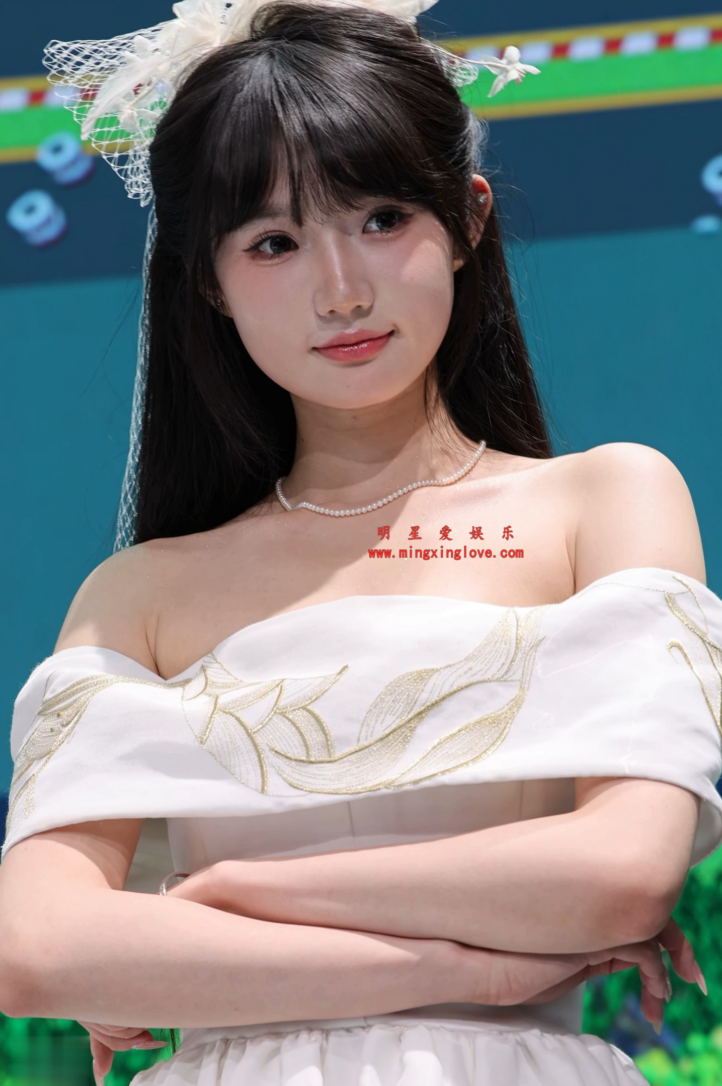 抖音百万粉丝网红抱起小熊就跑车展拍摄花絮视频,性感抹胸,近距离拍摄,高清4K60fps分辨率原视频下载 抖音百万粉丝网红抱起小熊就跑车展拍摄花絮视频,性感抹胸,近距离拍摄,高清4K60fps分辨率原视频下载