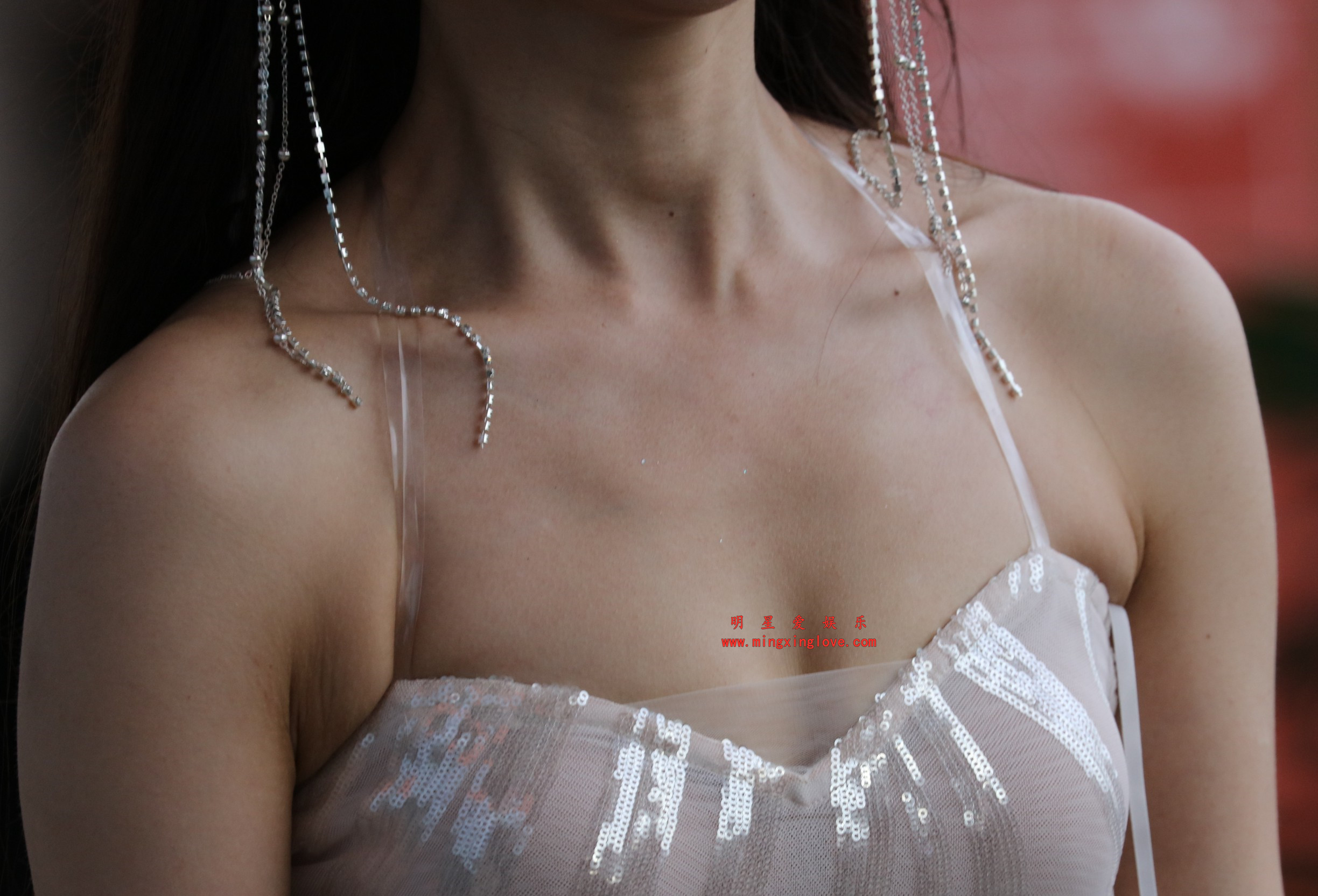 百万粉丝网红小龙鼠街拍花絮照片,大尺度吊带露胸、短裙美腿,光脚特写,放大可看清肌肤纹理,高清8K分辨率原图无修生图下载 百万粉丝网红小龙鼠街拍花絮照片,大尺度吊带露胸、短裙美腿,光脚特写,放大可看清肌肤纹理,高清8K分辨率原图无修生图下载