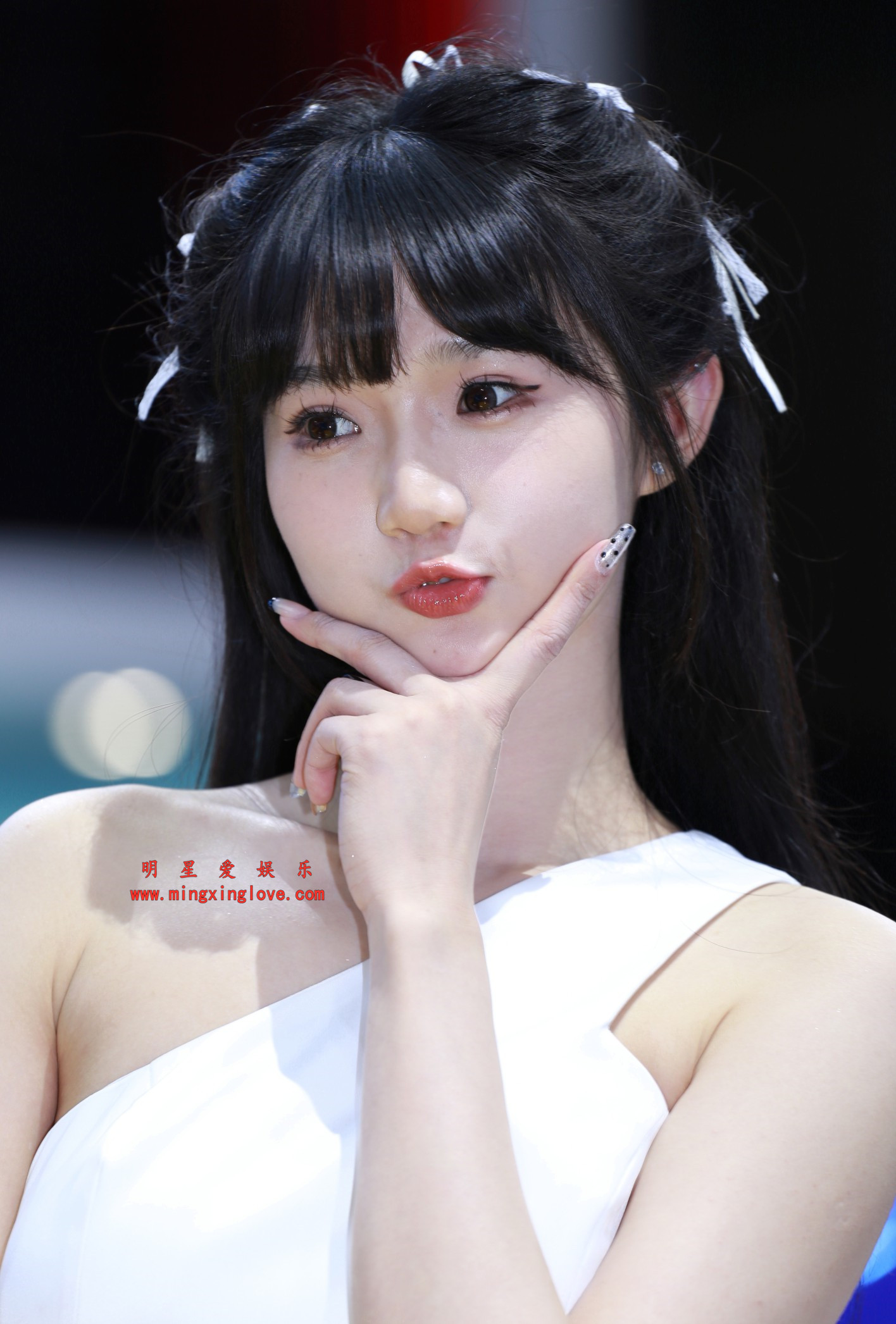 抖音百万粉丝网红抱起小熊就跑车展拍摄花絮照片,抹胸、短裙美腿等造型,放大可看清肌肤纹理,高清多分辨率无修生图下载 抖音百万粉丝网红抱起小熊就跑车展拍摄花絮照片,抹胸、短裙美腿等造型,放大可看清肌肤纹理,高清多分辨率无修生图下载