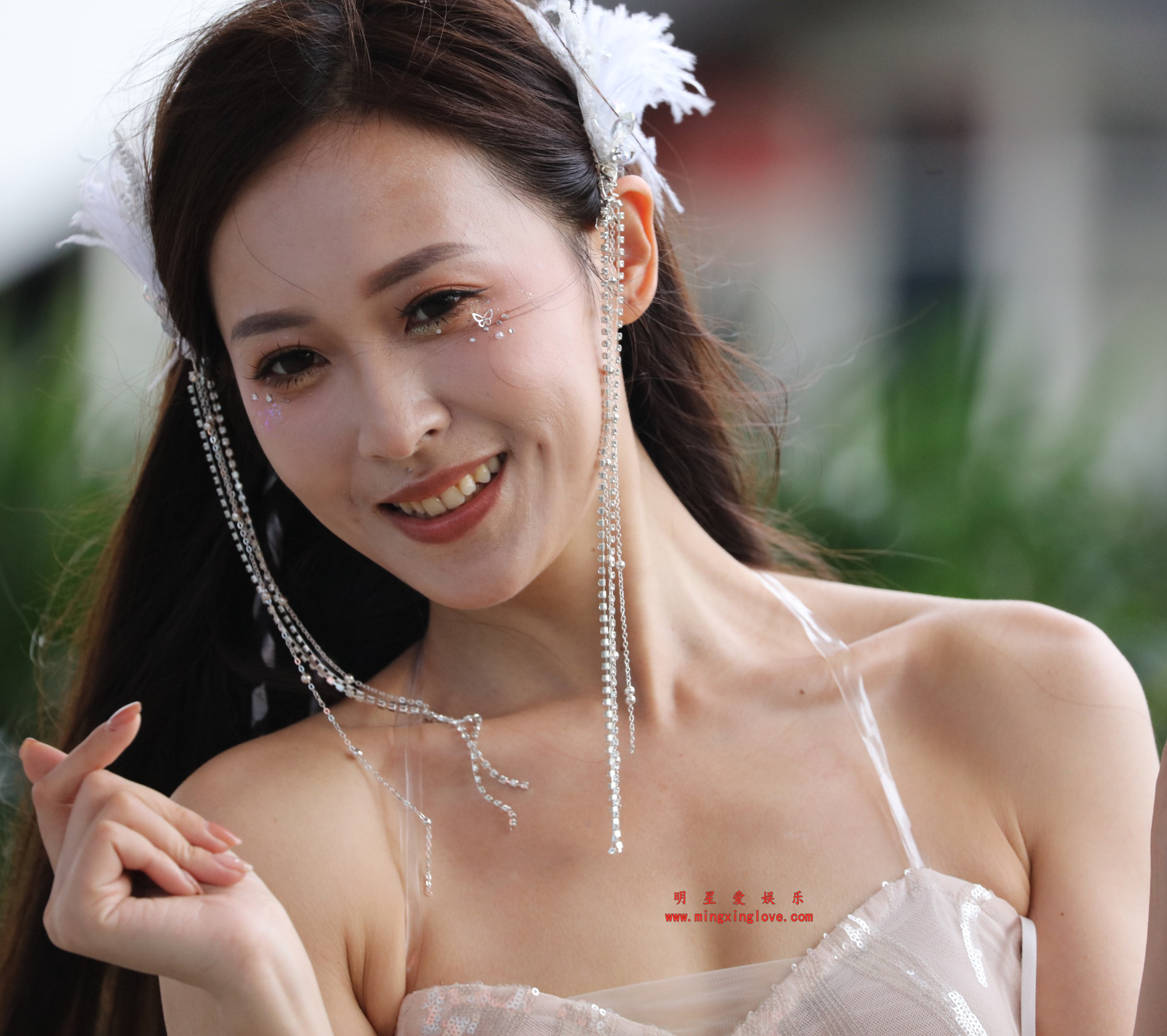 百万粉丝网红小龙鼠街拍花絮照片,大尺度吊带露胸、短裙美腿,光脚特写,放大可看清肌肤纹理,高清8K分辨率原图无修生图下载 百万粉丝网红小龙鼠街拍花絮照片,大尺度吊带露胸、短裙美腿,光脚特写,放大可看清肌肤纹理,高清8K分辨率原图无修生图下载