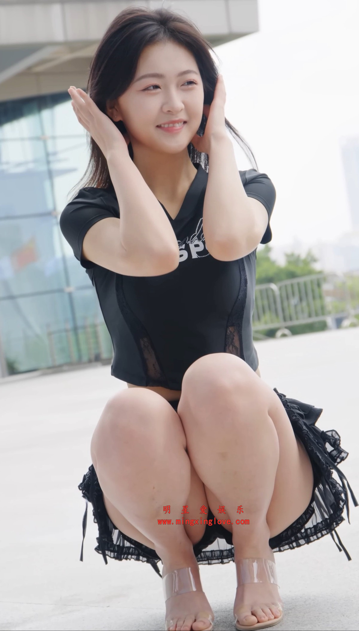 车模任绵绵车展外拍花絮视频,性感超短裙美腿、光脚高跟,高清4K60fps分辨率原视频下载 车模任绵绵车展外拍花絮视频,性感超短裙美腿、光脚高跟,高清4K60fps分辨率原视频下载