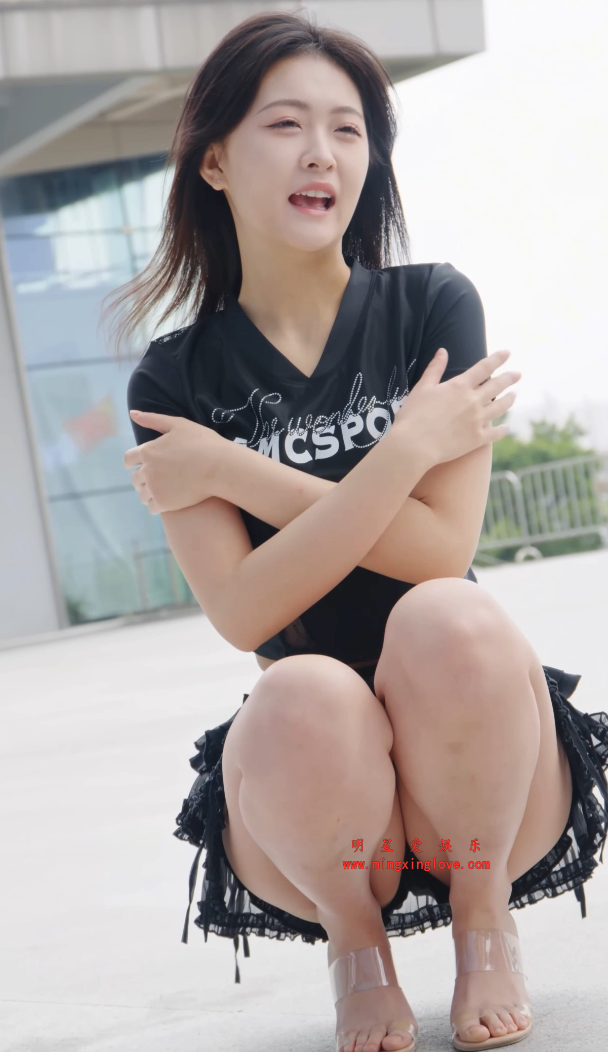 车模任绵绵车展外拍花絮视频,性感超短裙美腿、光脚高跟,高清4K60fps分辨率原视频下载 车模任绵绵车展外拍花絮视频,性感超短裙美腿、光脚高跟,高清4K60fps分辨率原视频下载