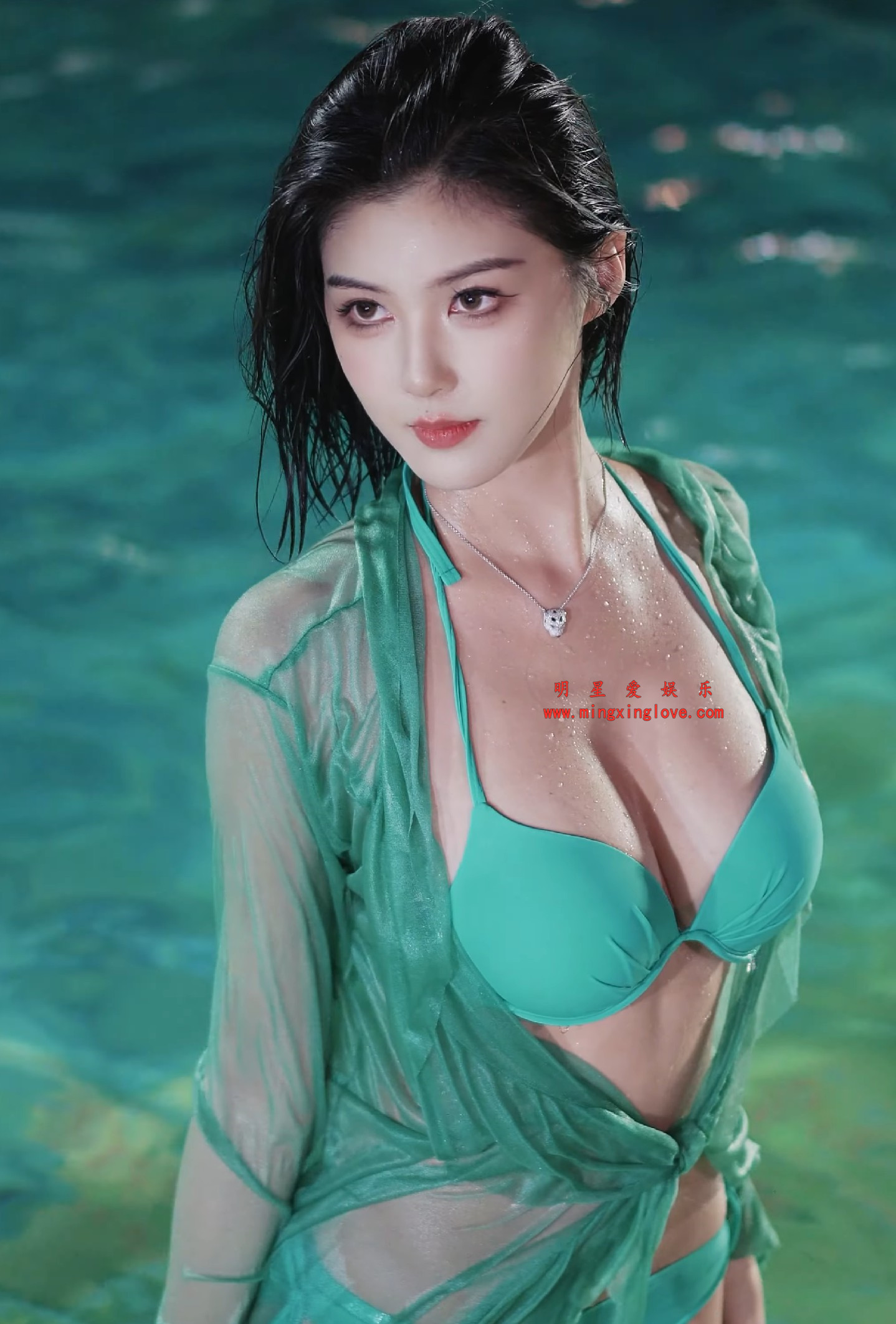 百万粉丝网红车模程儿泳池直拍视频，泳装特辑，碧波荡漾，大尺度爆乳泳装，高清4K60fps分辨率原视频下载