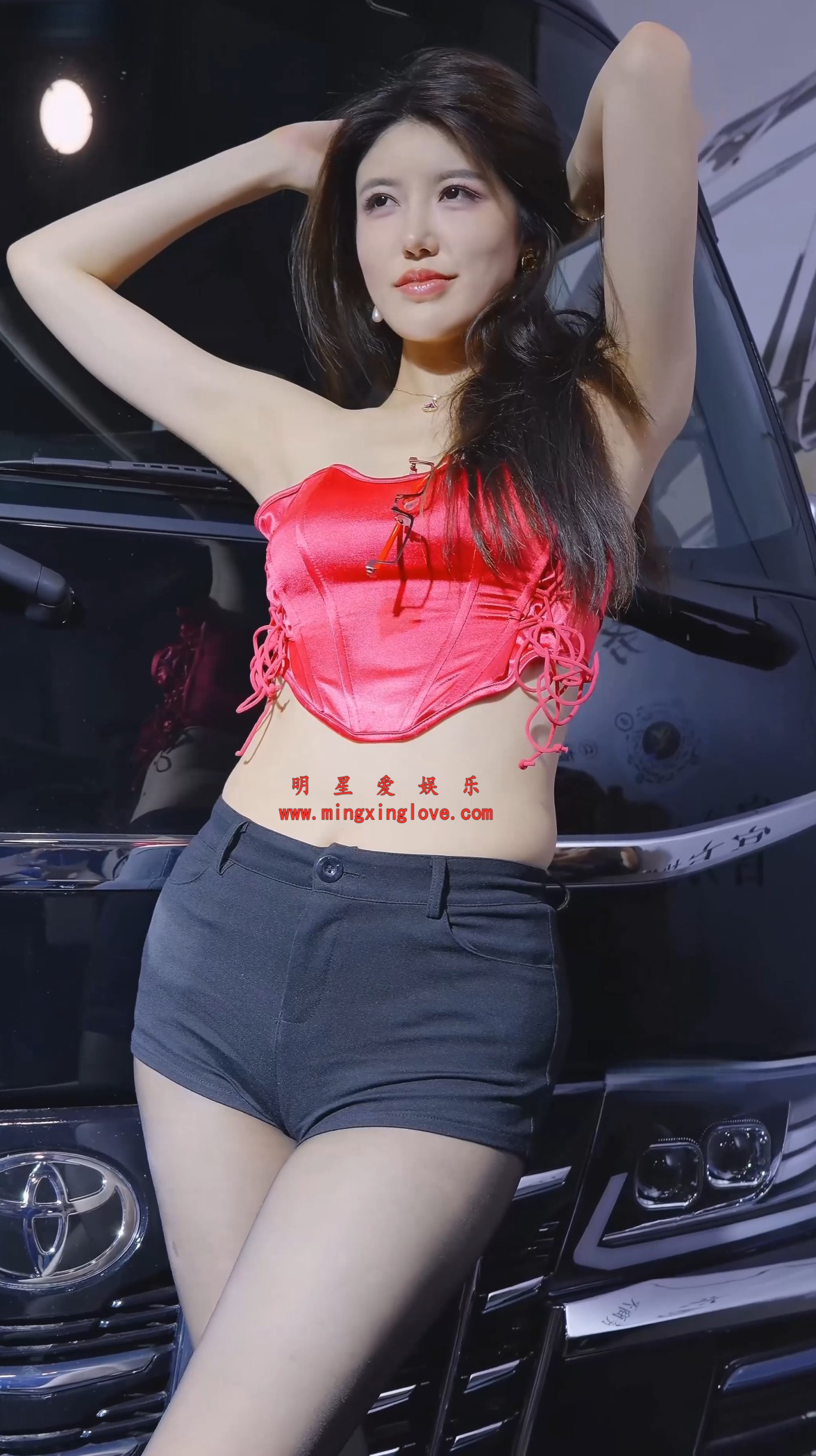 小乌苏Tina车展拍摄花絮视频,大尺度肚兜裹胸、黑丝美腿光脚,高清4K60fps分辨率原视频下载 小乌苏Tina车展拍摄花絮视频,大尺度肚兜裹胸、黑丝美腿光脚,高清4K60fps分辨率原视频下载